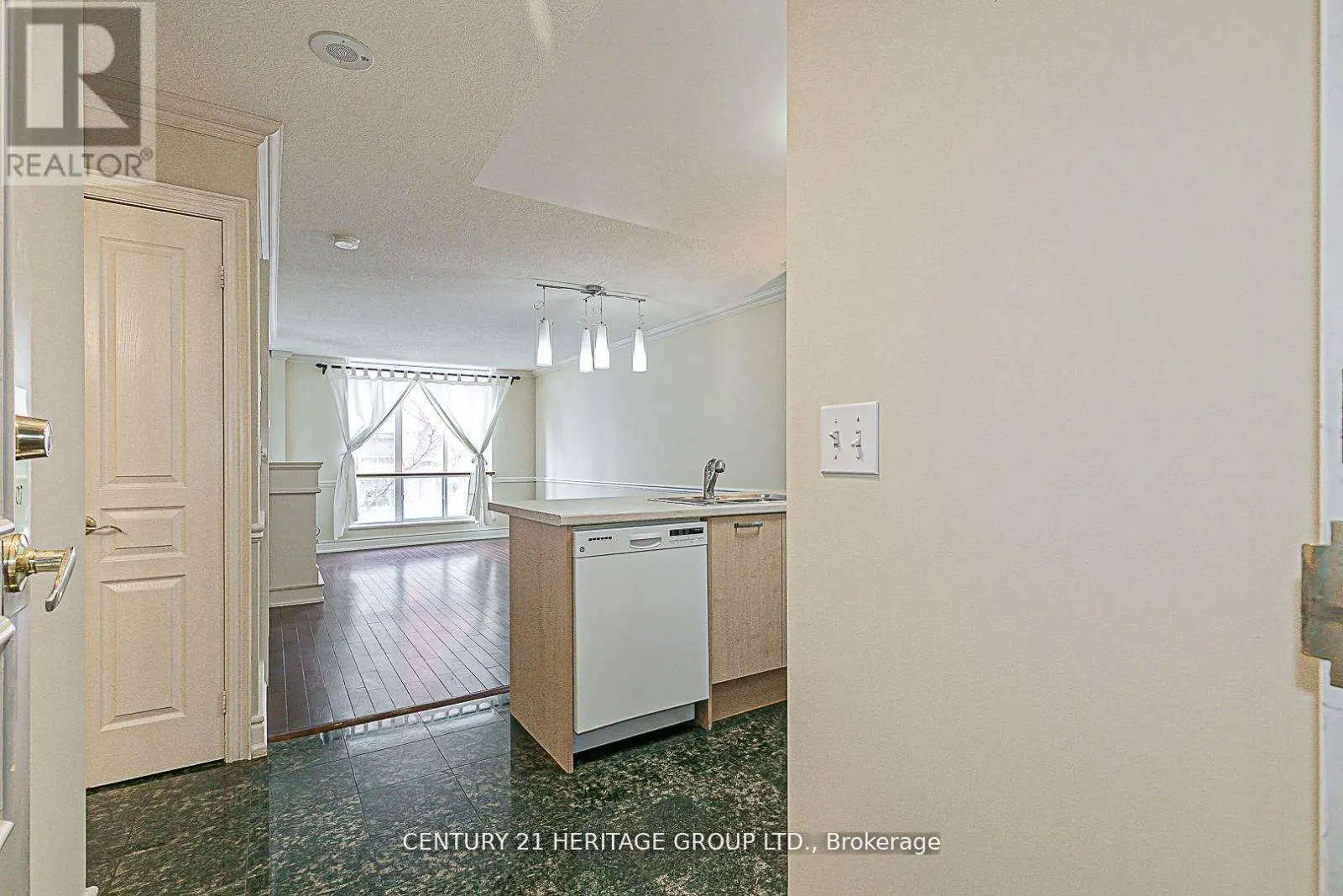 407 - 55 HARRISON GARDEN BOULEVARD S