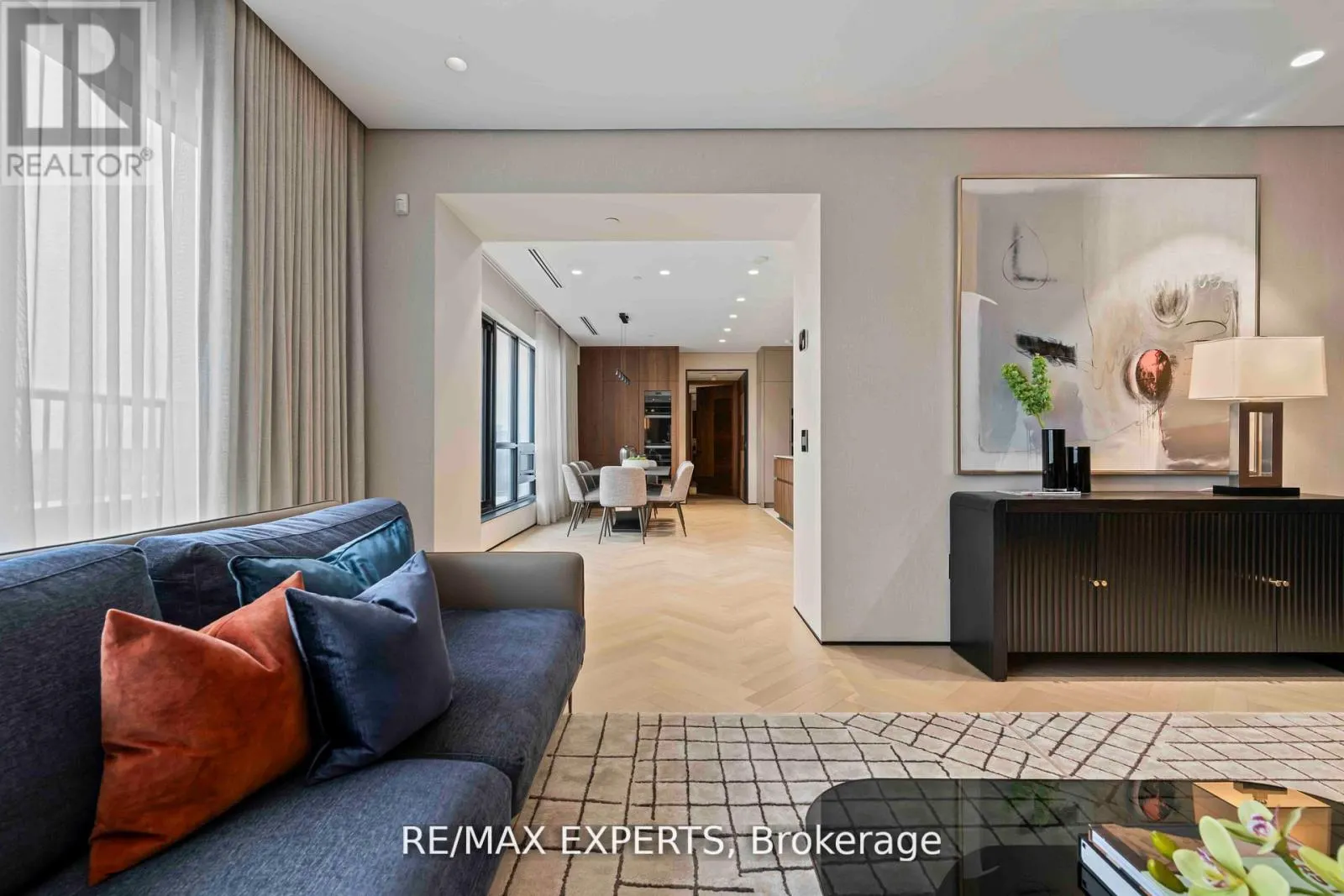 702 - 1700 AVENUE ROAD