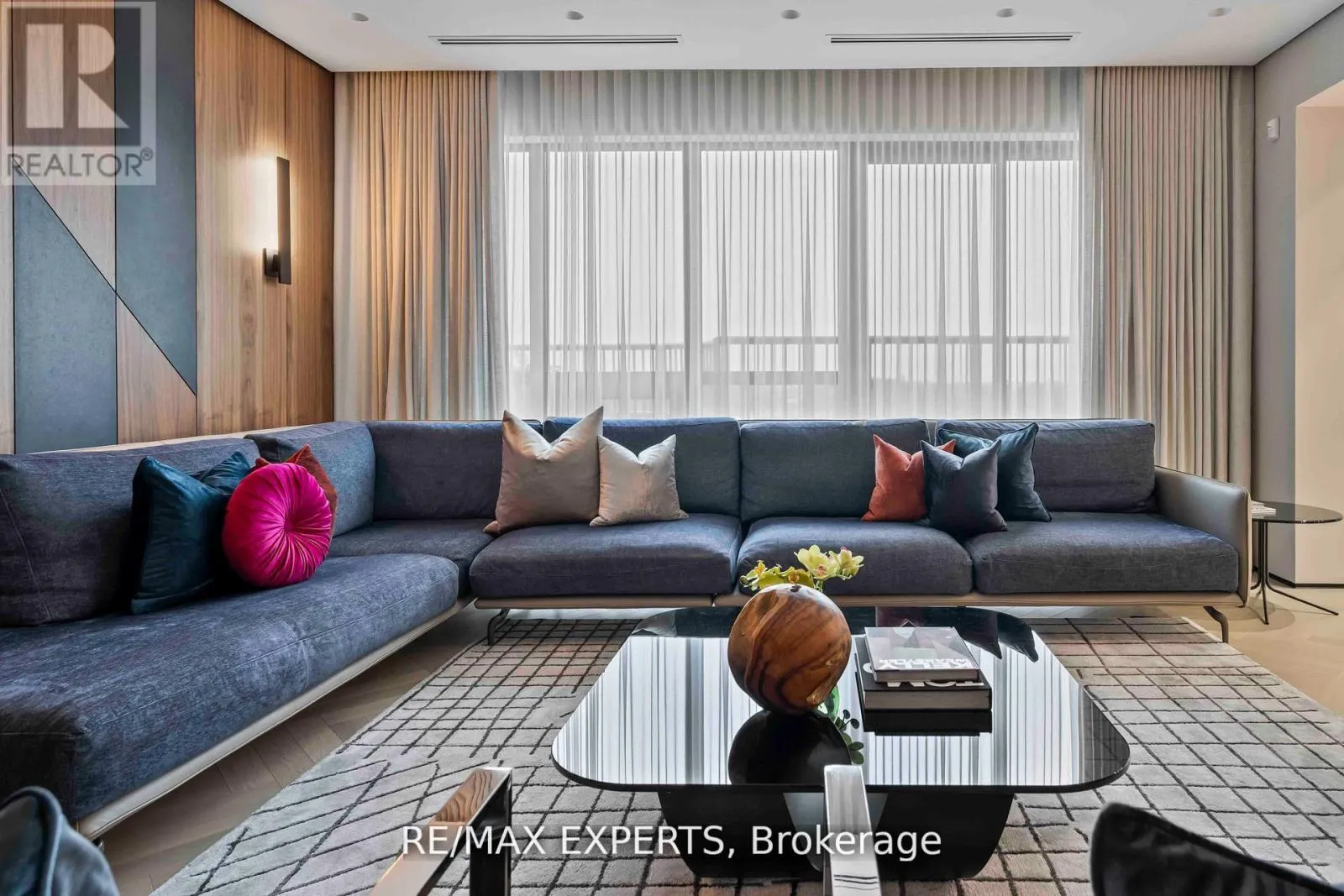 702 - 1700 AVENUE ROAD