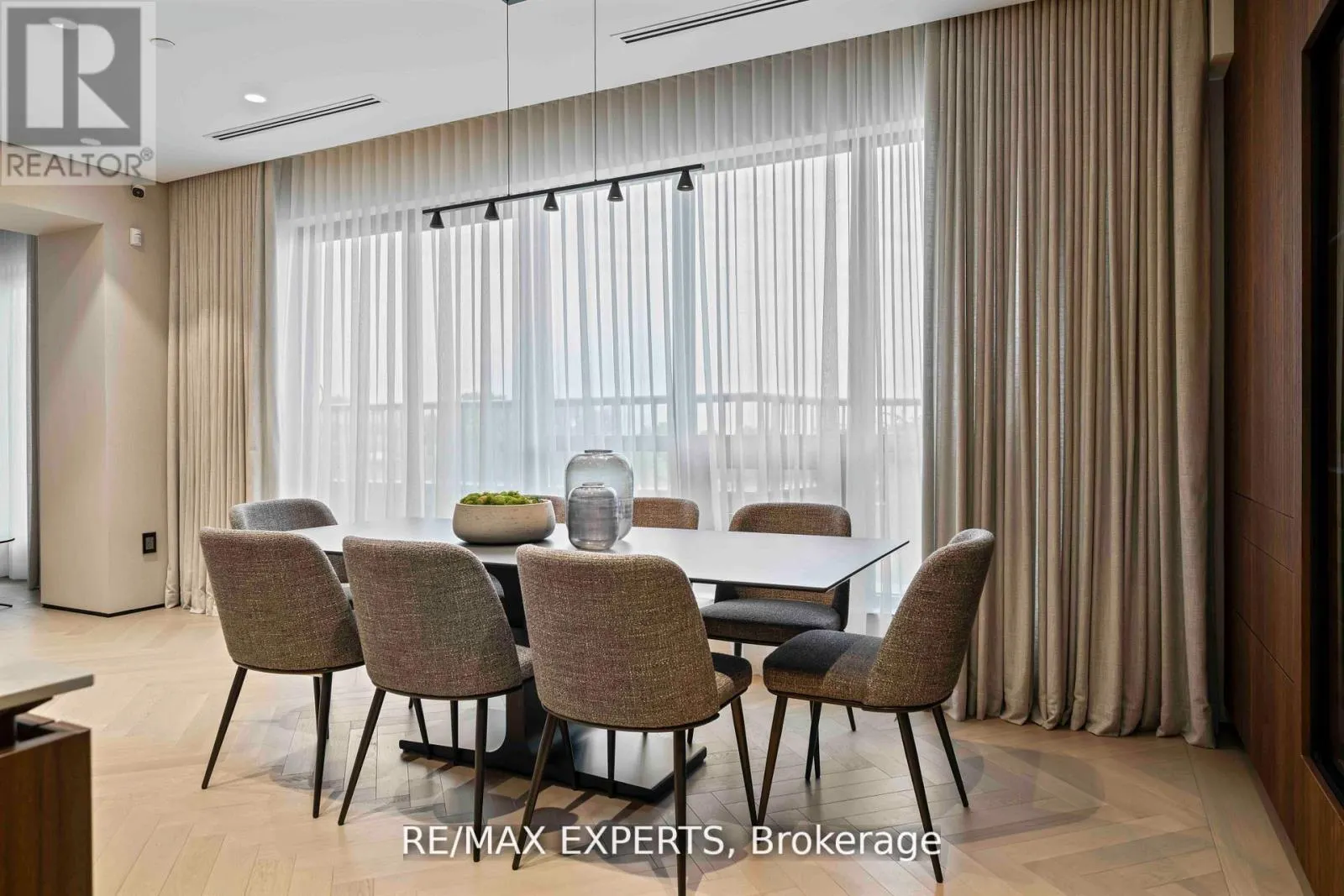 702 - 1700 AVENUE ROAD