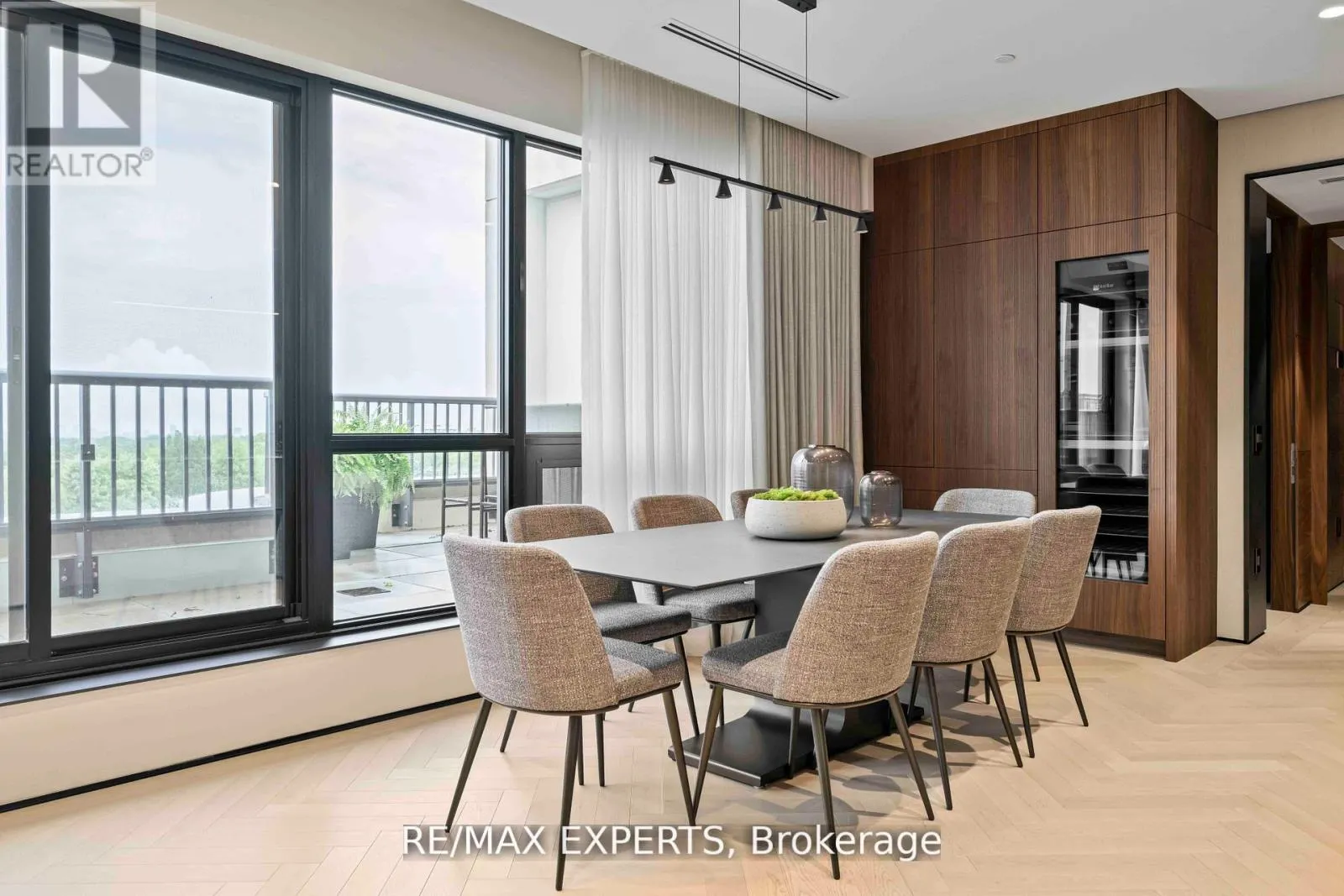 702 - 1700 AVENUE ROAD