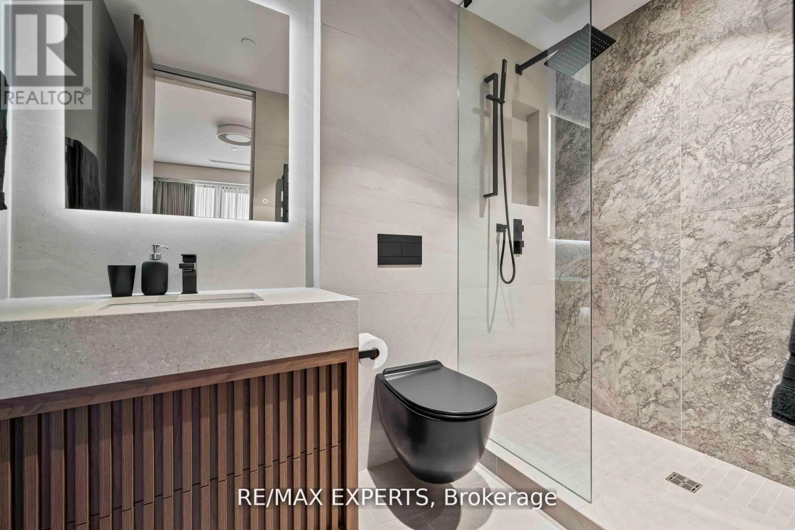 702 - 1700 AVENUE ROAD