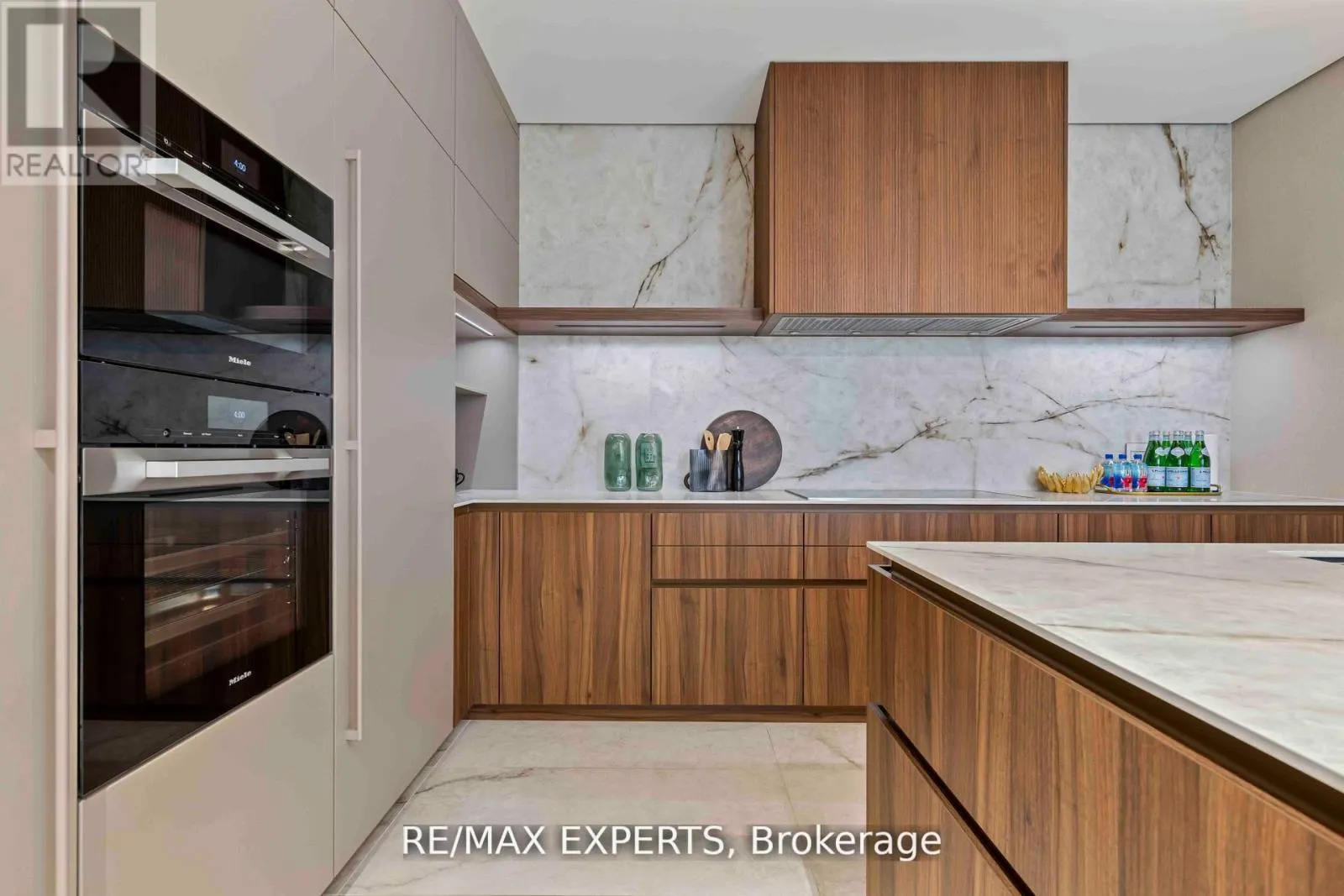 702 - 1700 AVENUE ROAD