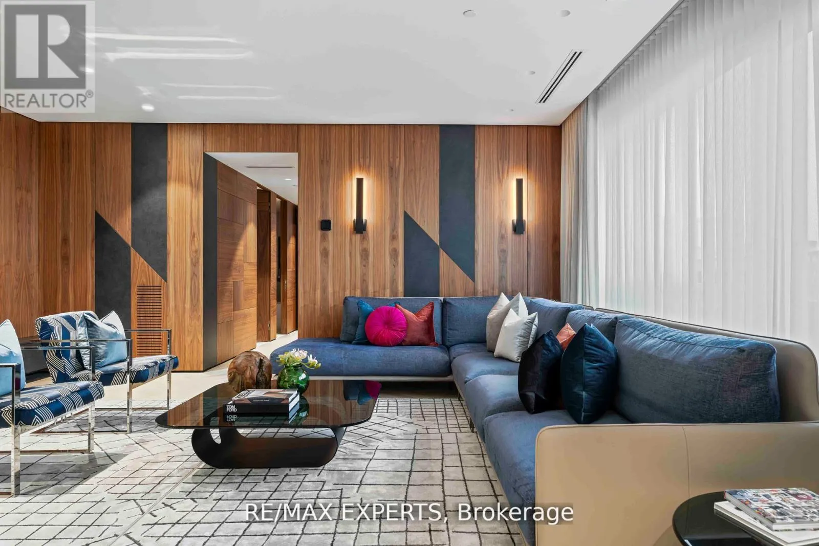 702 - 1700 AVENUE ROAD