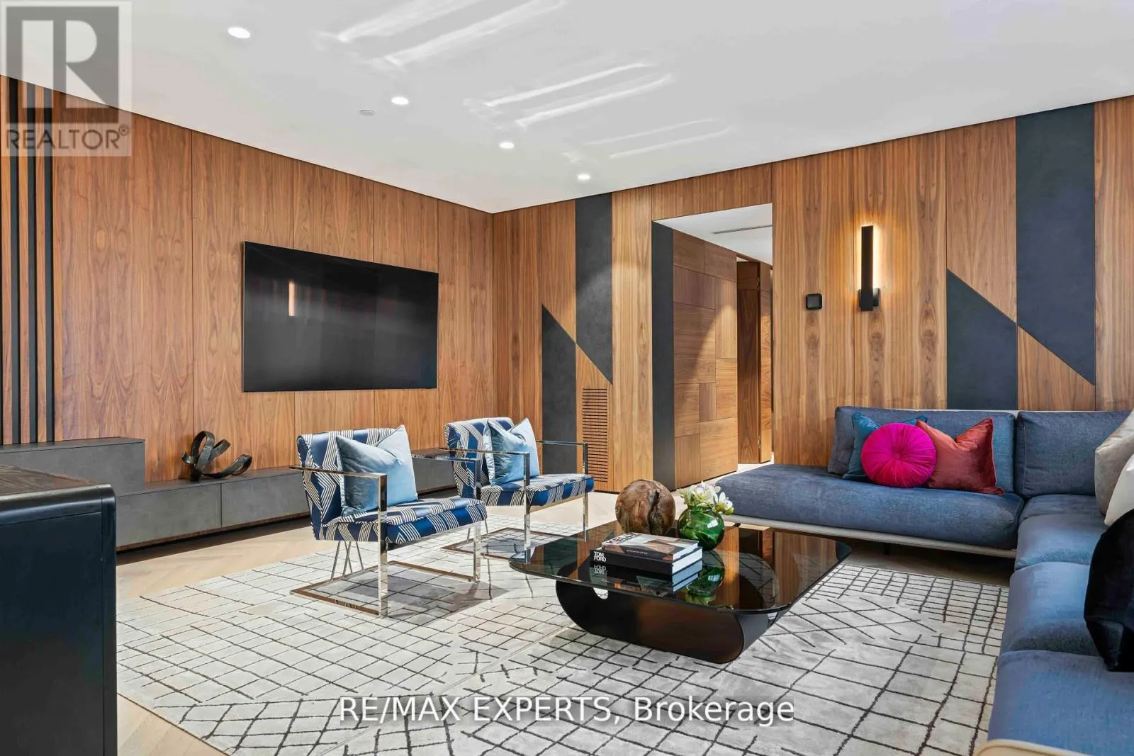 702 - 1700 AVENUE ROAD