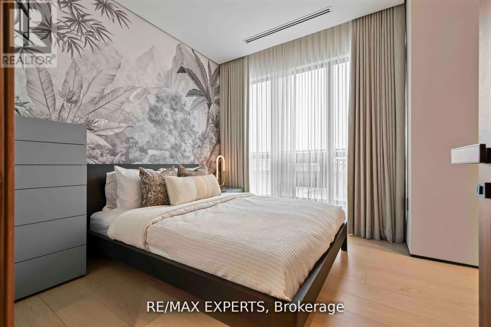 702 - 1700 AVENUE ROAD