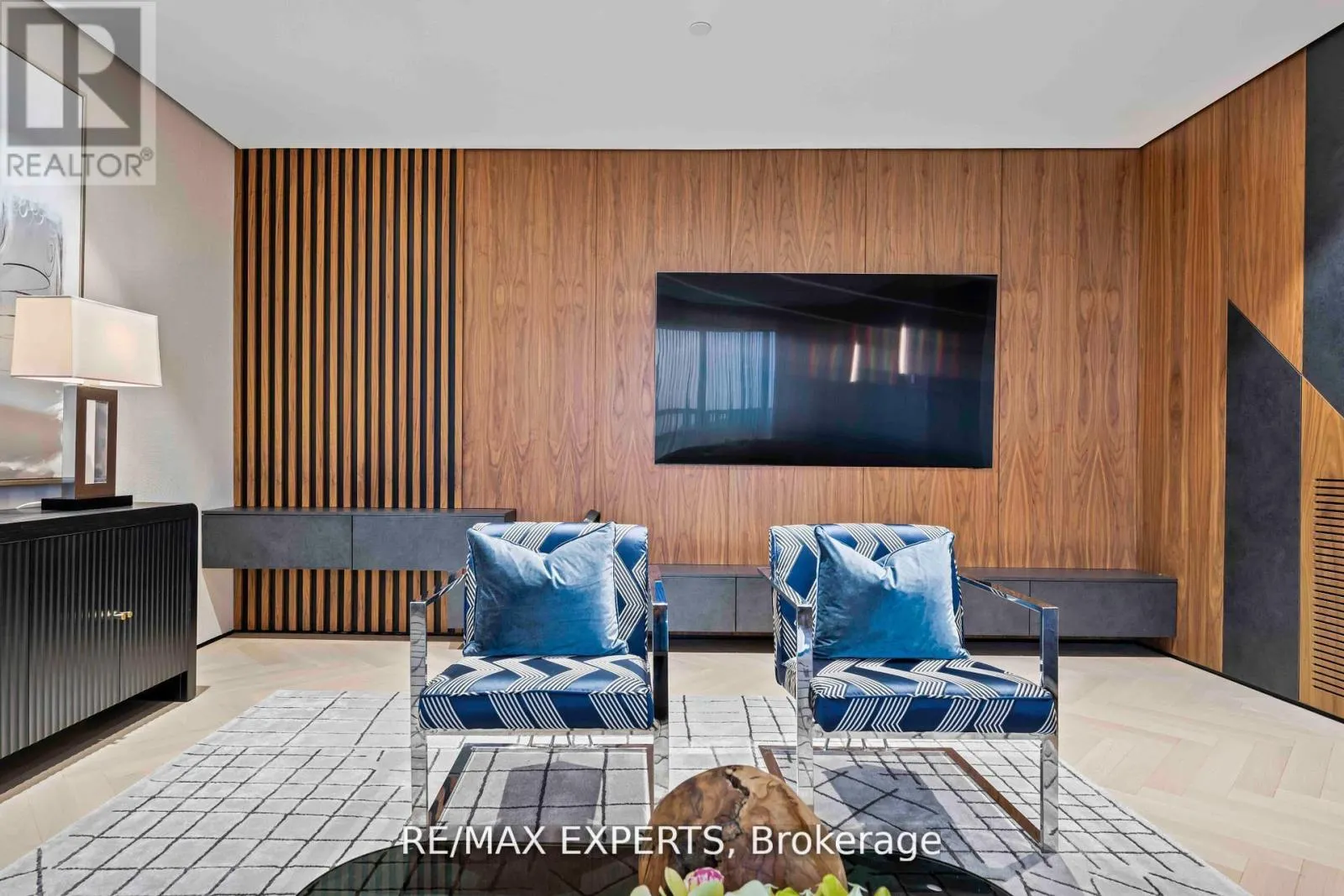 702 - 1700 AVENUE ROAD