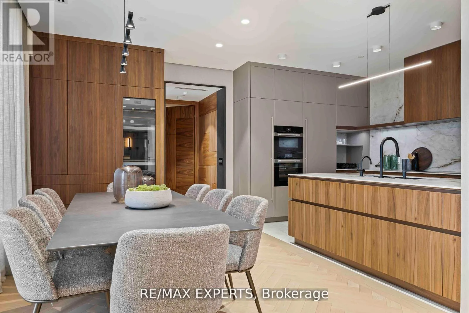 702 - 1700 AVENUE ROAD