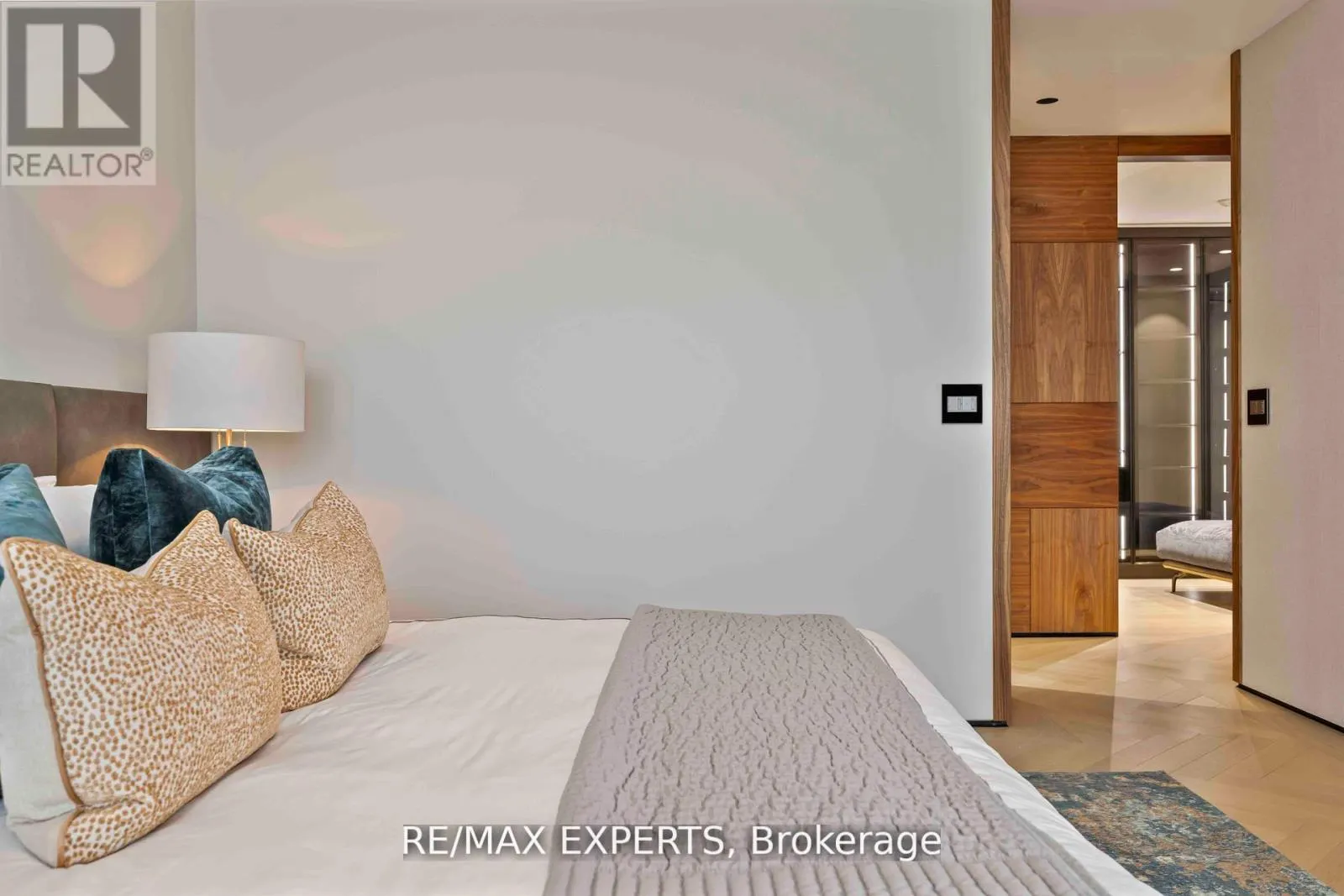 702 - 1700 AVENUE ROAD