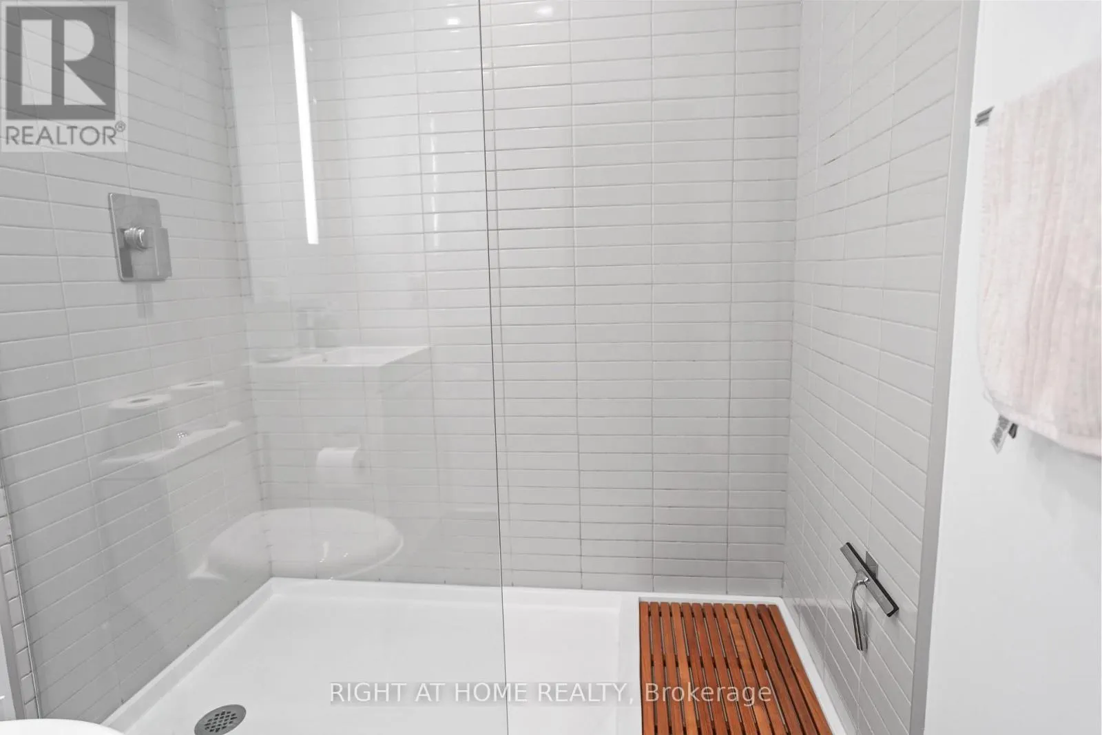 513 - 629 KING STREET W