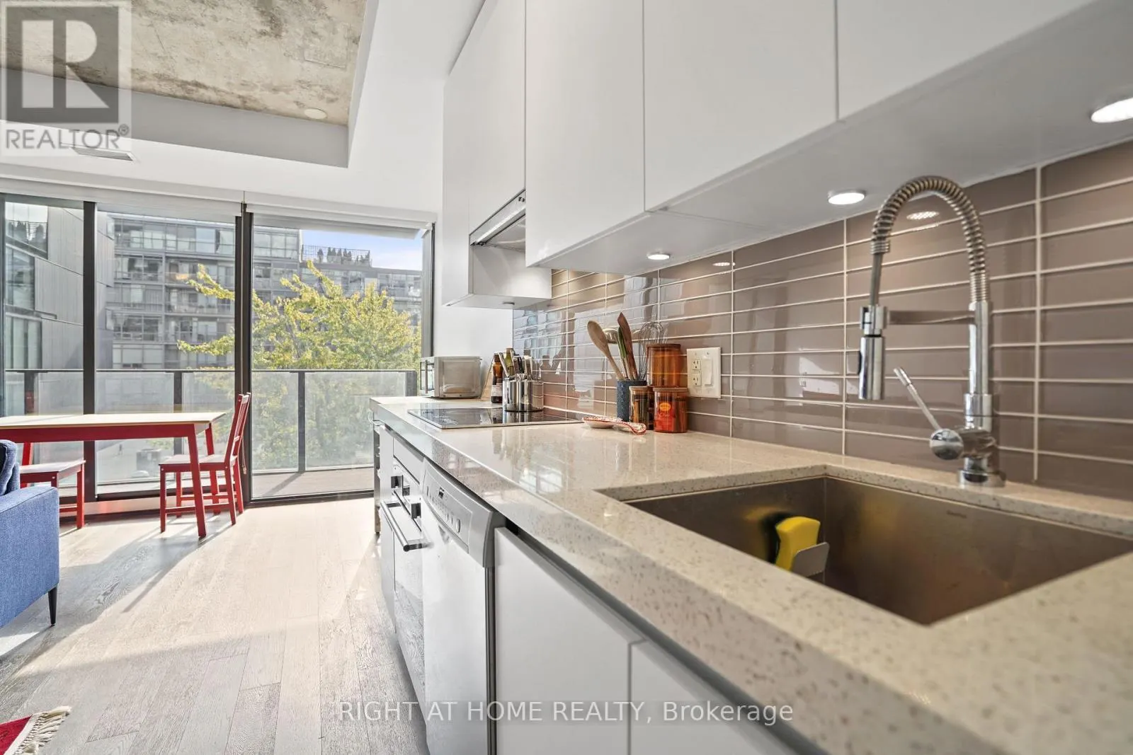 513 - 629 KING STREET W