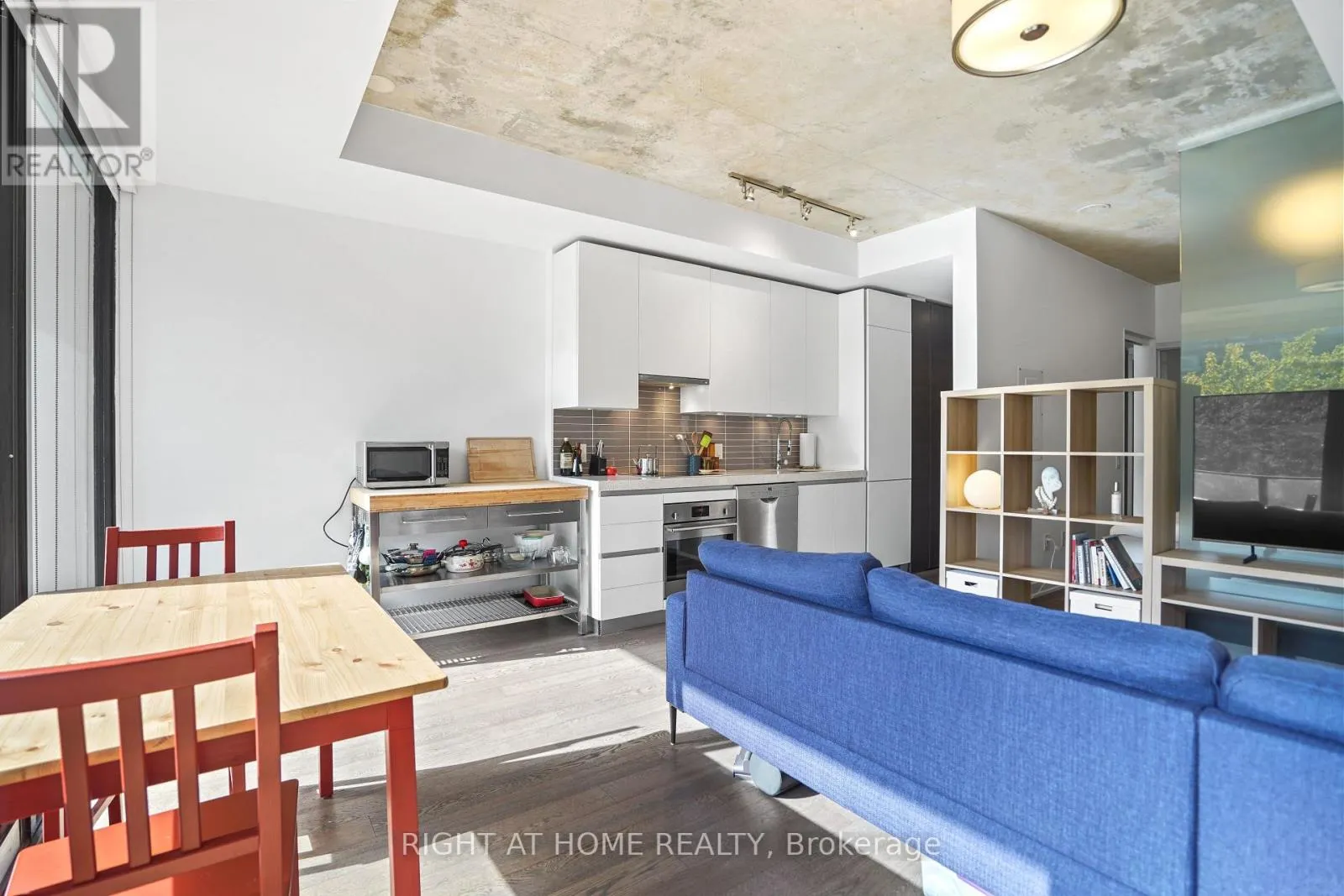 513 - 629 KING STREET W