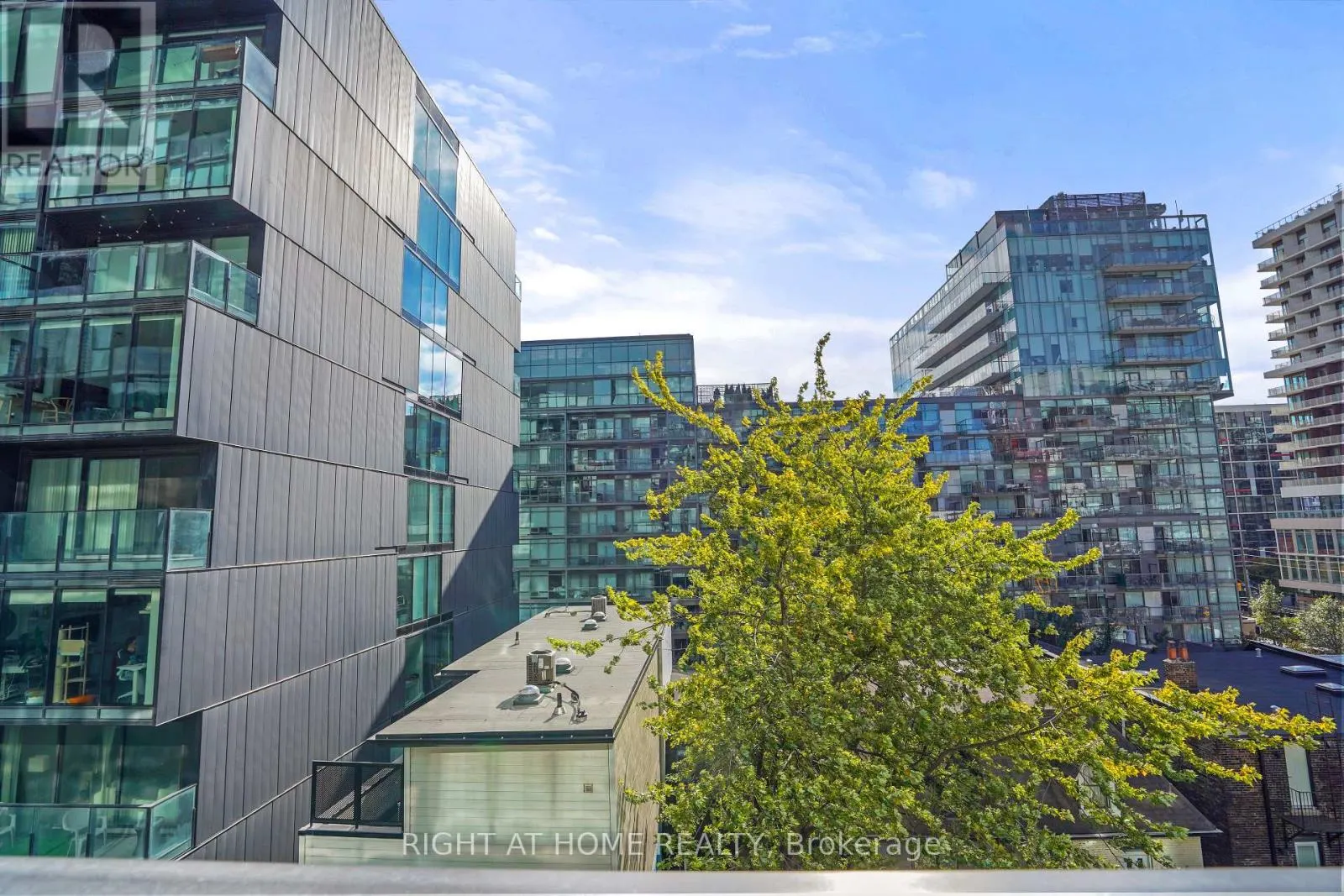 513 - 629 KING STREET W