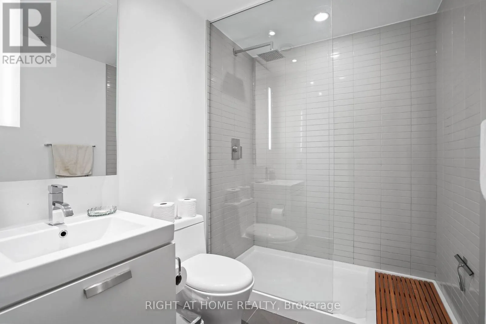 513 - 629 KING STREET W