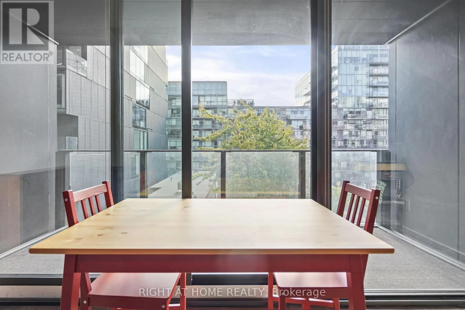 513 - 629 KING STREET W