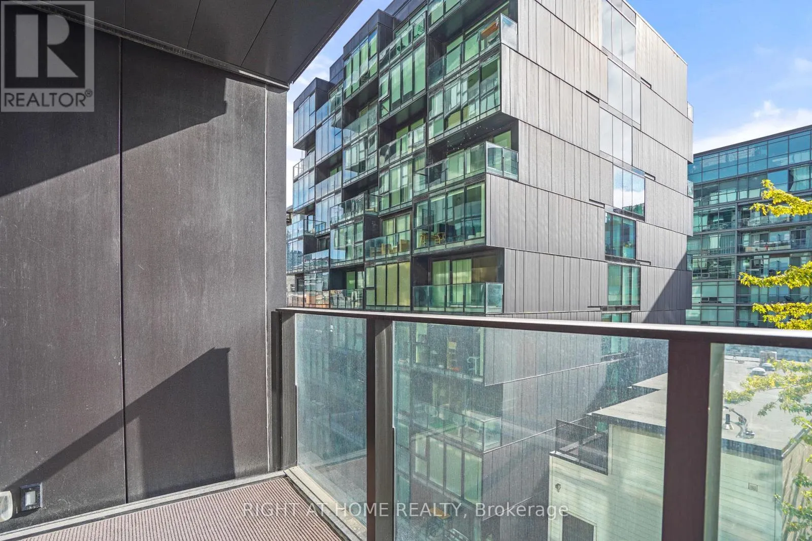 513 - 629 KING STREET W