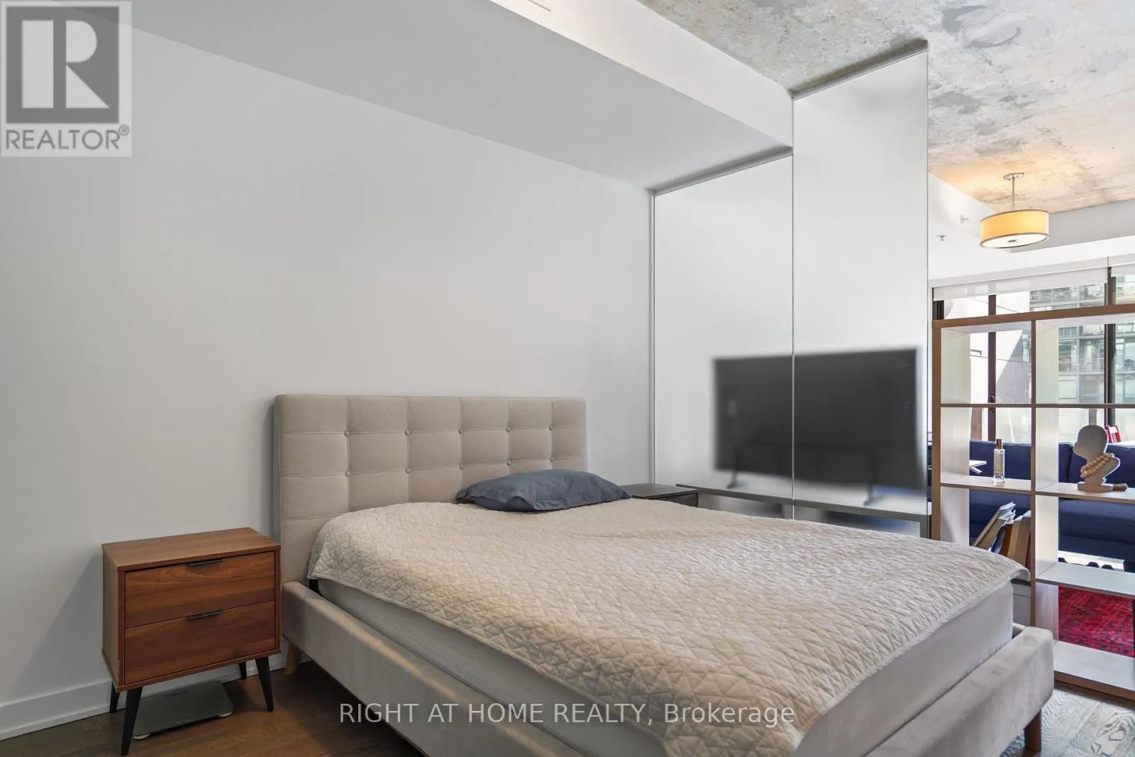 513 - 629 KING STREET W