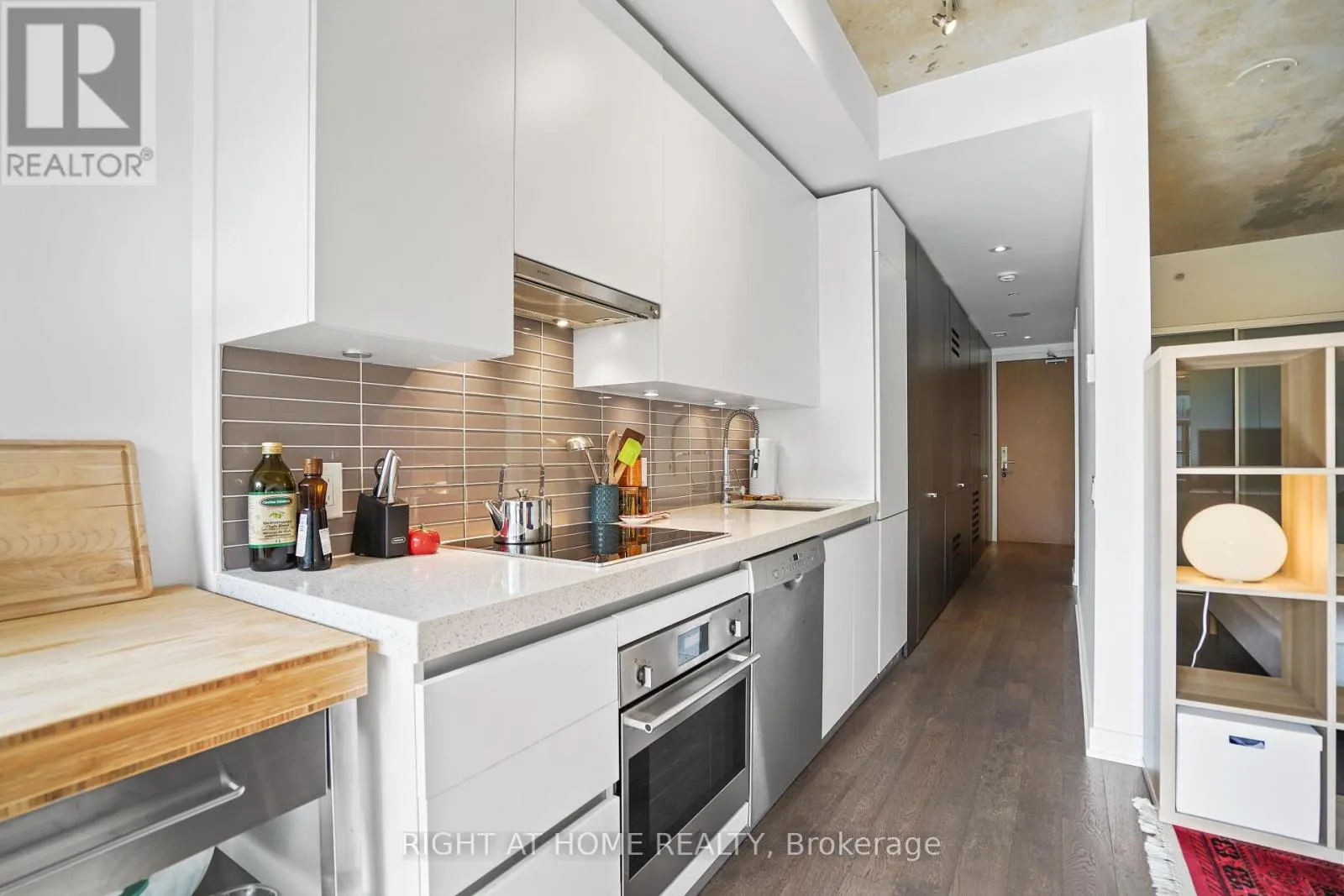 513 - 629 KING STREET W