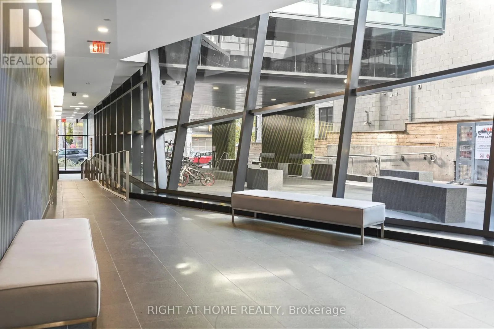 513 - 629 KING STREET W