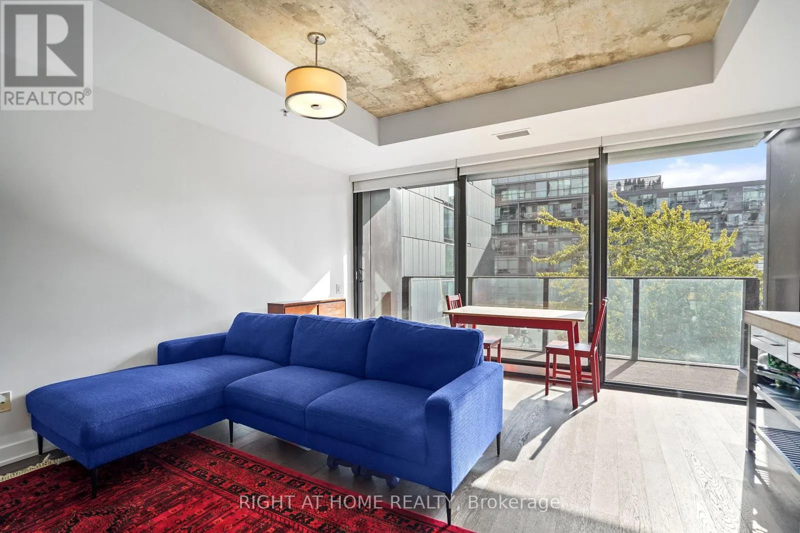 513 - 629 KING STREET W