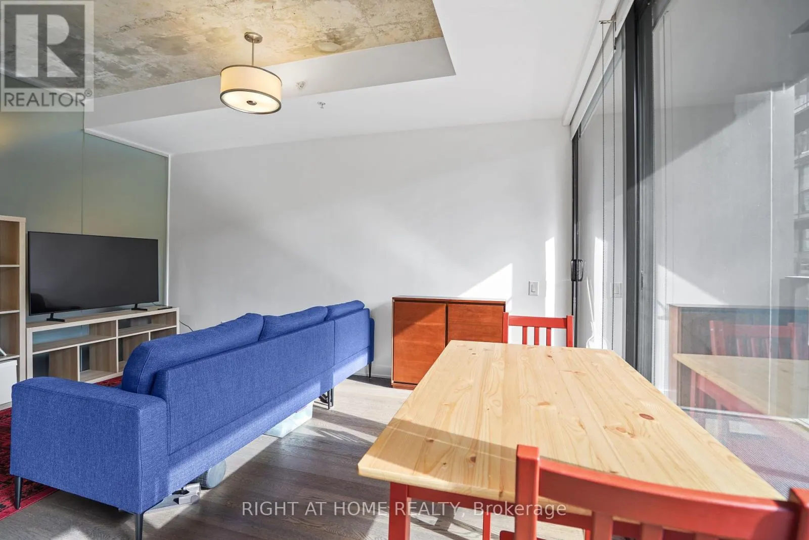 513 - 629 KING STREET W