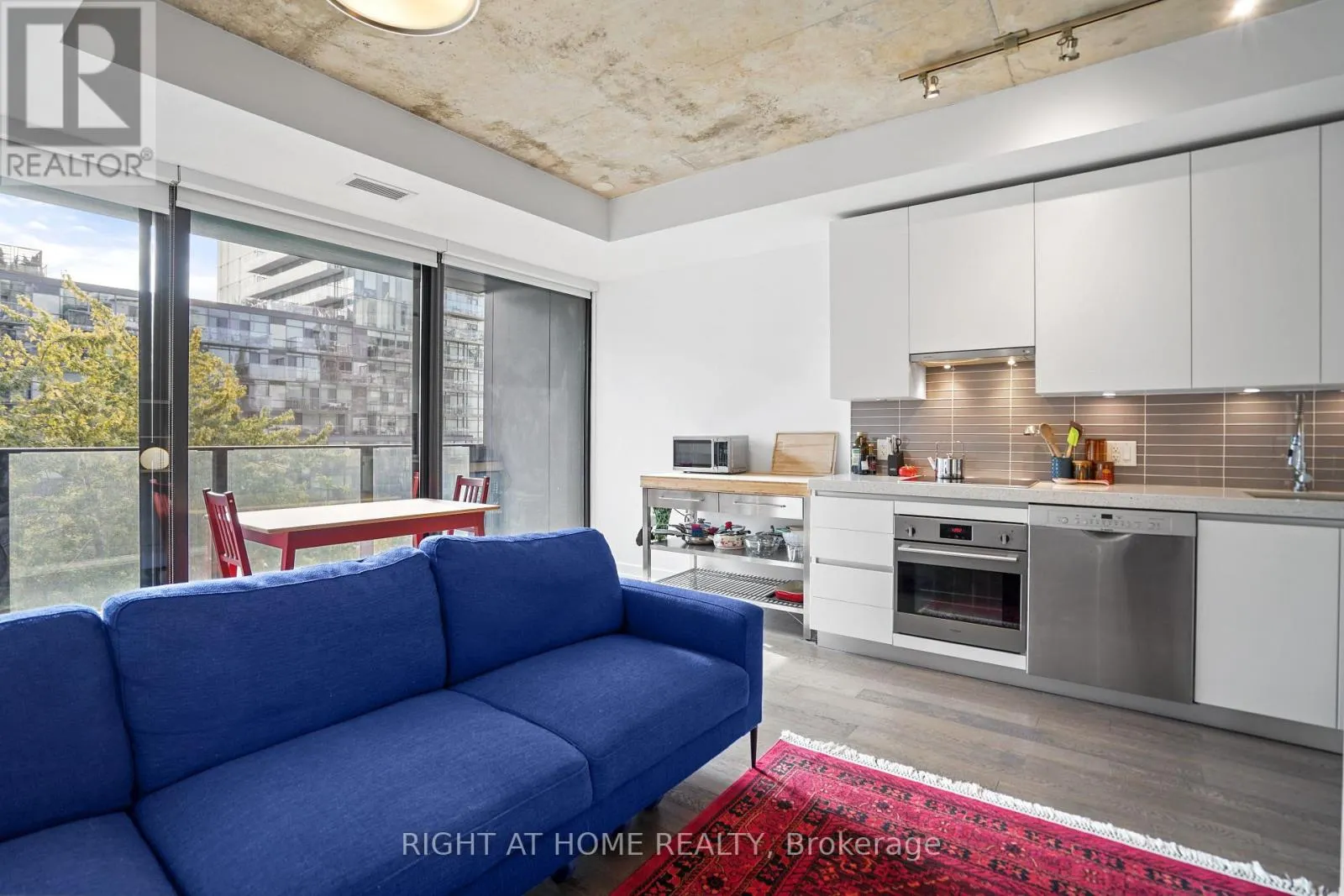 513 - 629 KING STREET W