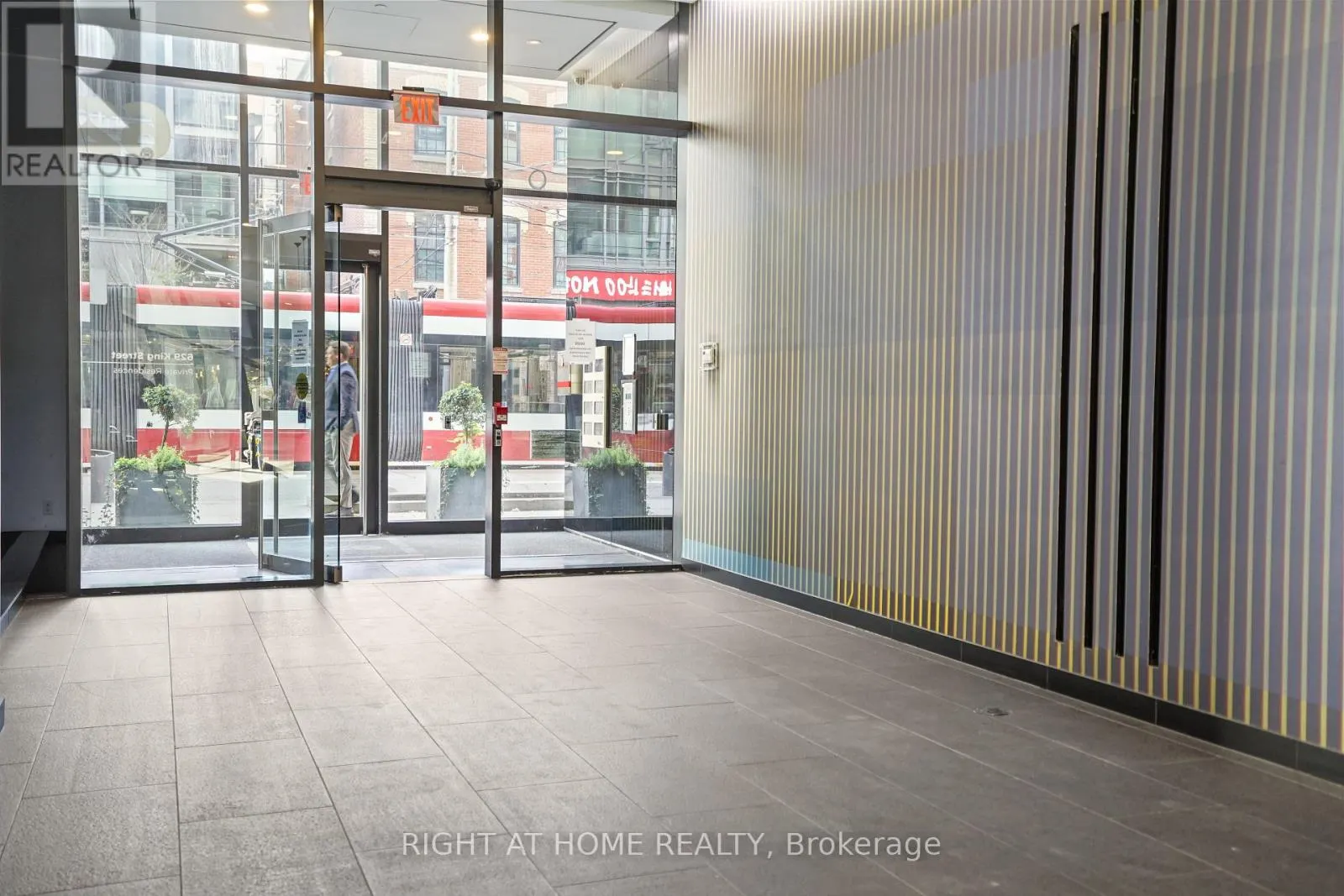 513 - 629 KING STREET W