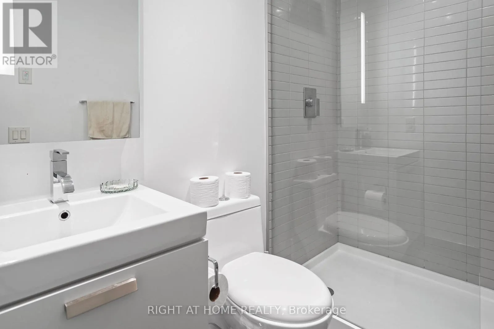 513 - 629 KING STREET W