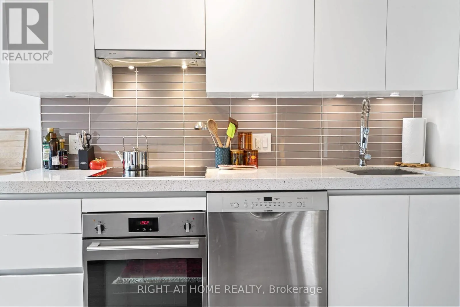 513 - 629 KING STREET W