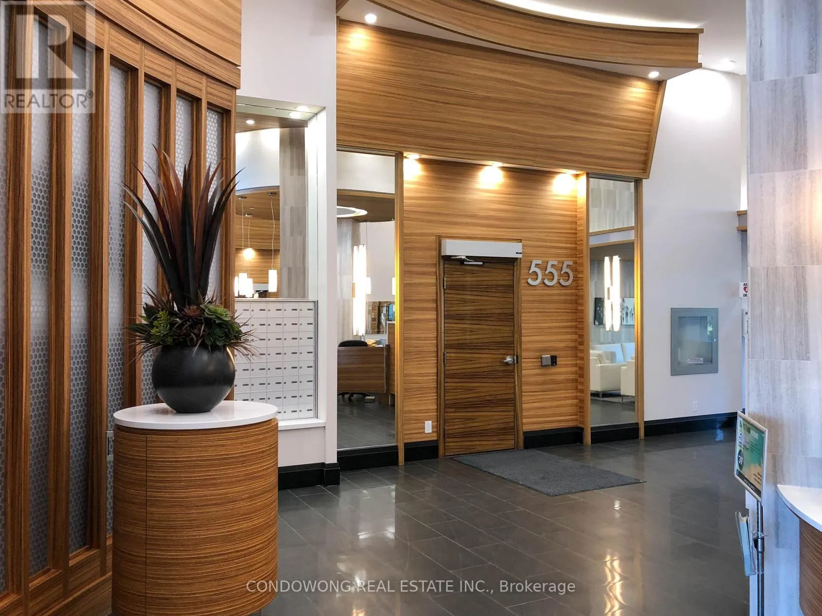 E1005 - 555 WILSON AVENUE