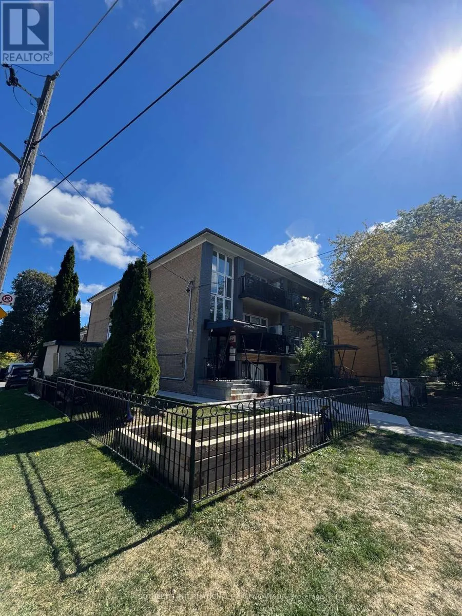 1 - 3879 BATHURST STREET