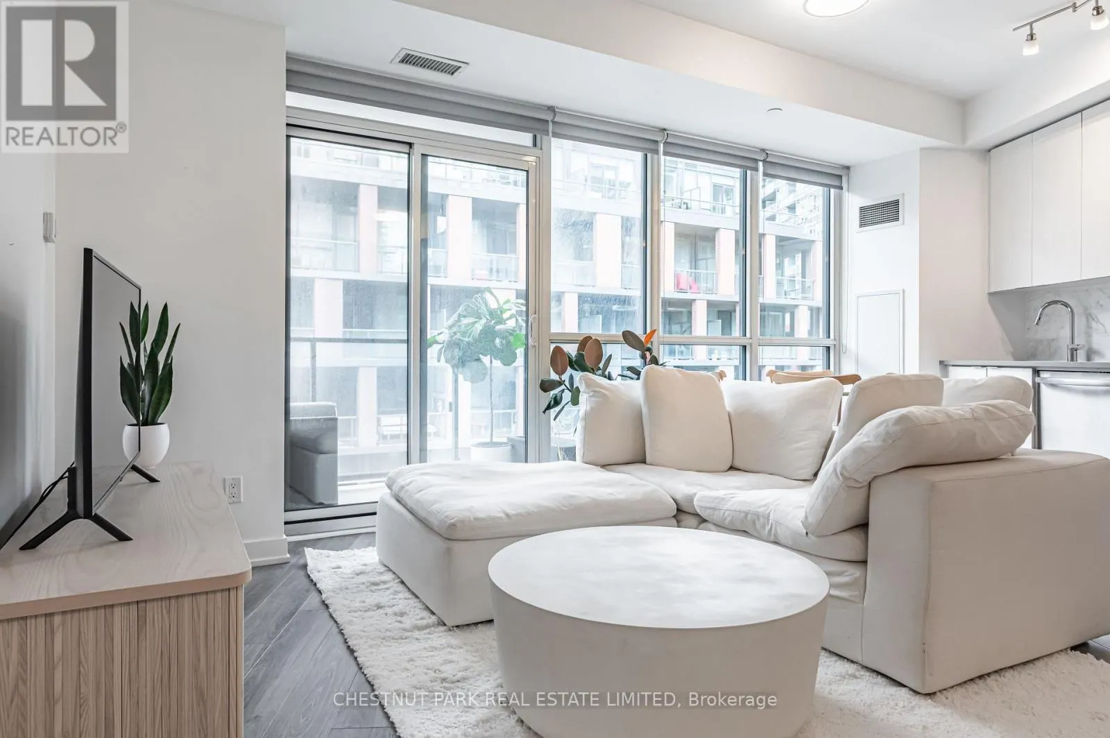 515 - 50 BRUYERES MEWS