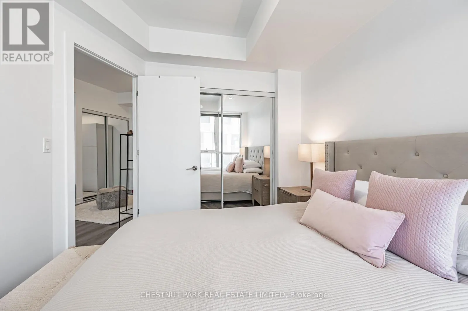 515 - 50 BRUYERES MEWS