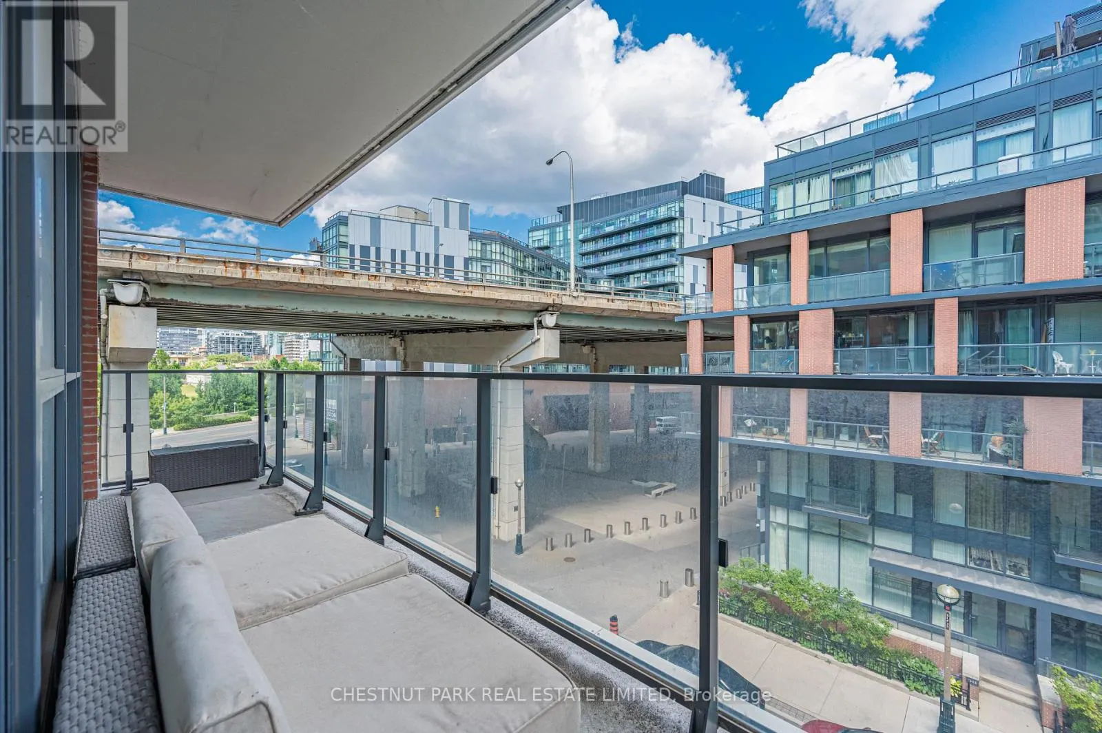 515 - 50 BRUYERES MEWS