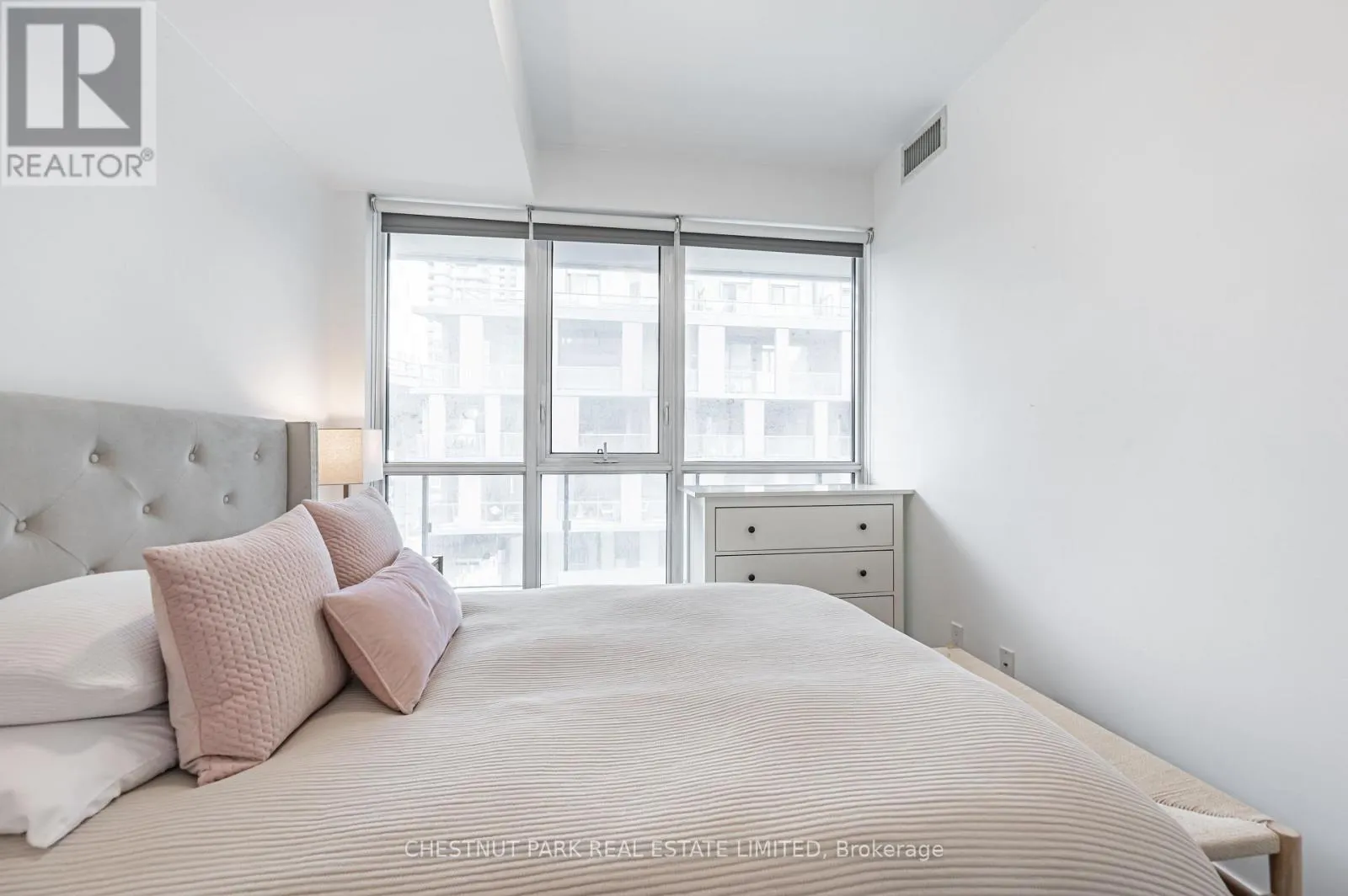 515 - 50 BRUYERES MEWS