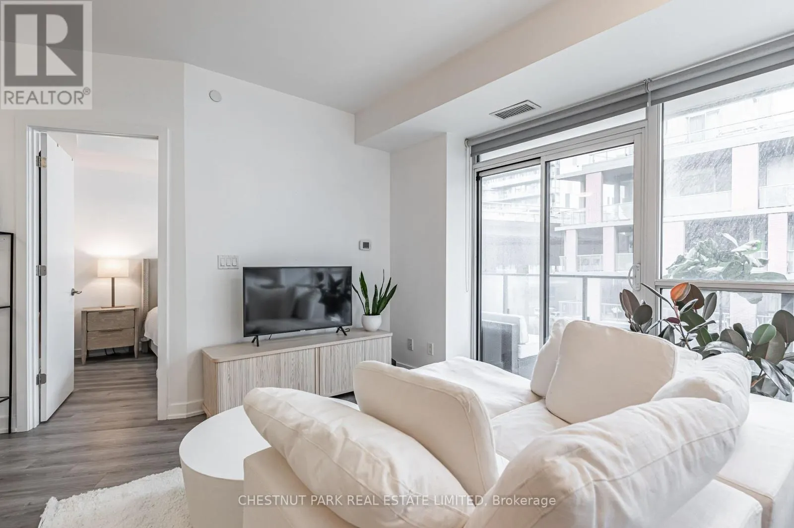 515 - 50 BRUYERES MEWS