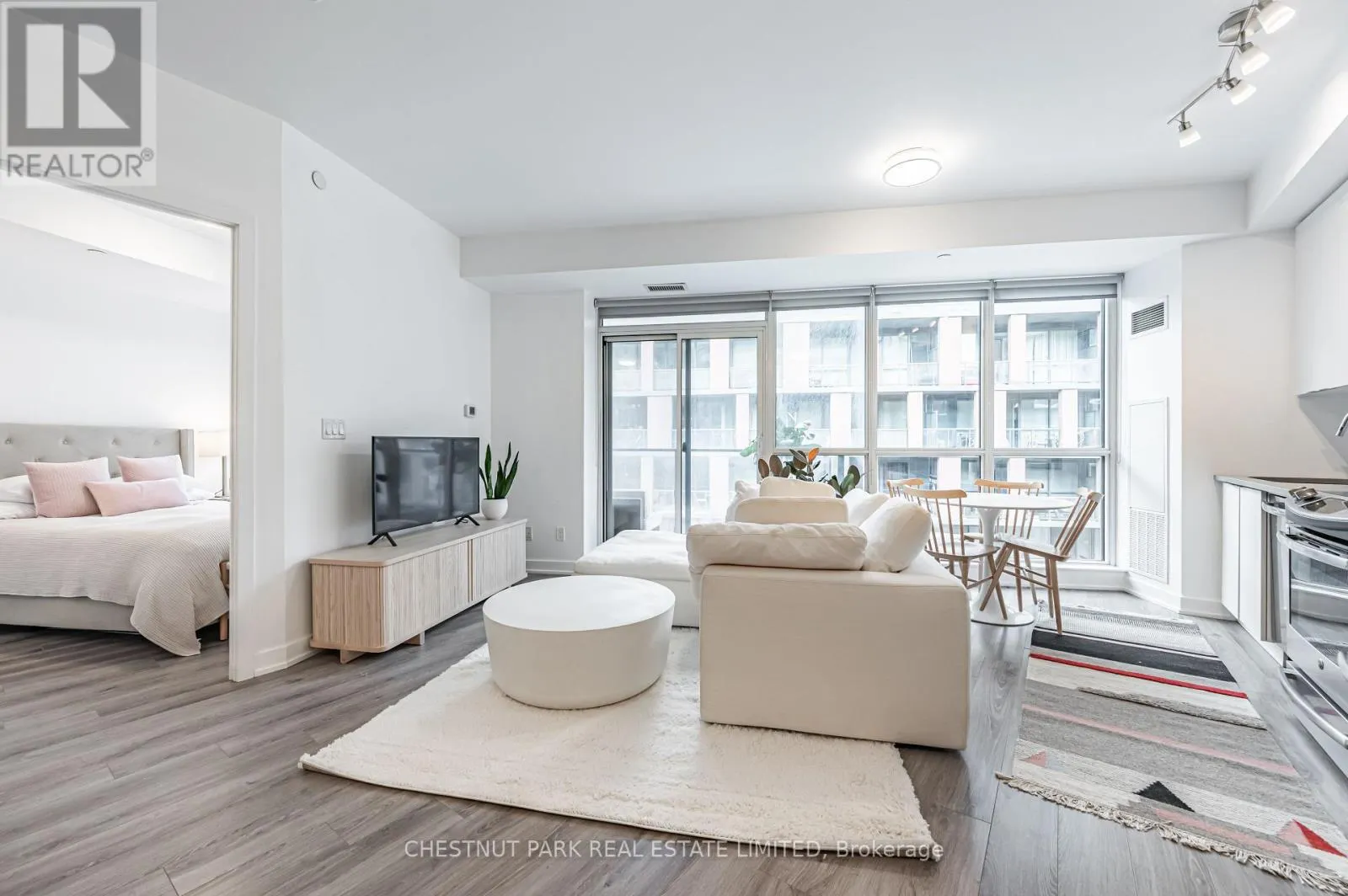 515 - 50 BRUYERES MEWS