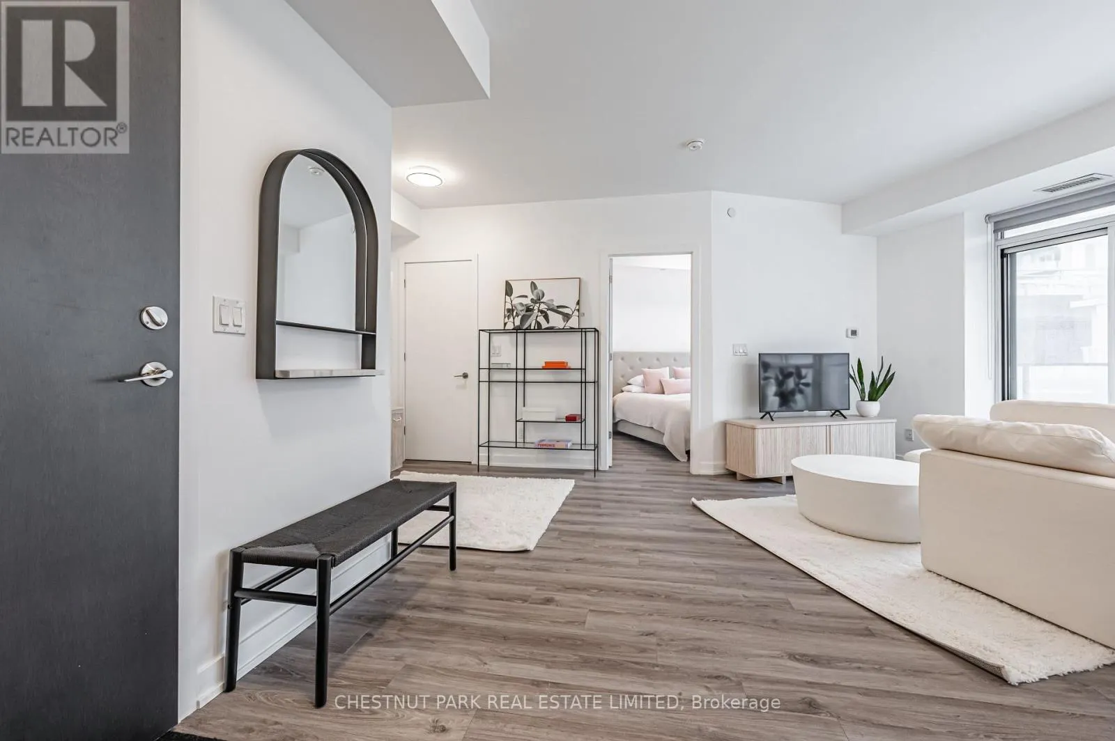 515 - 50 BRUYERES MEWS