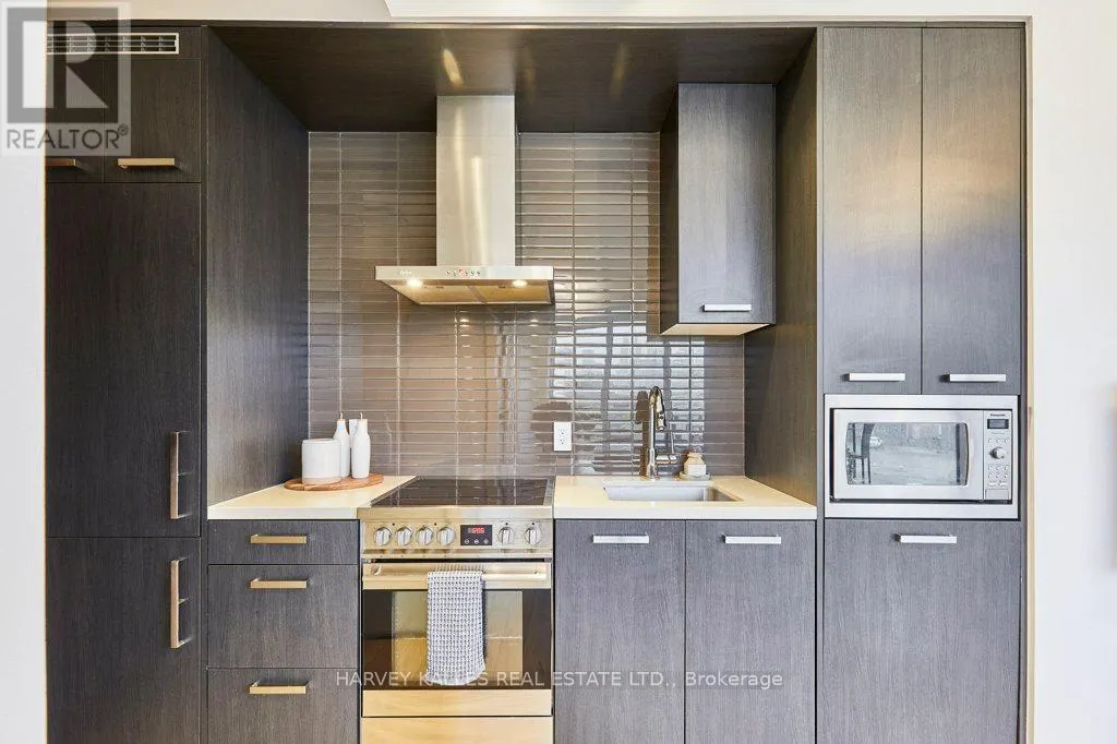 N204 - 120 BAYVIEW AVENUE