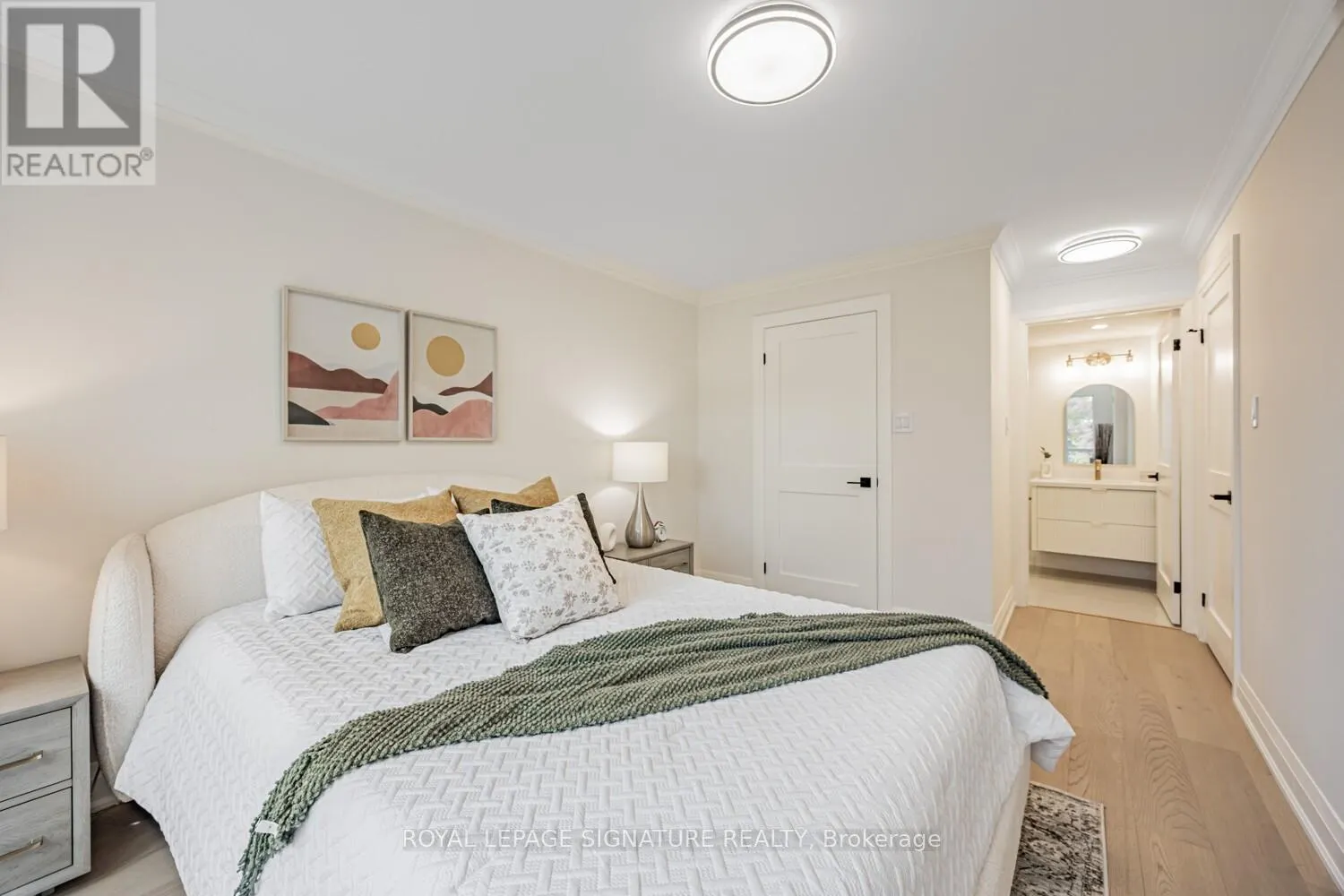 404 - 889 BAY STREET