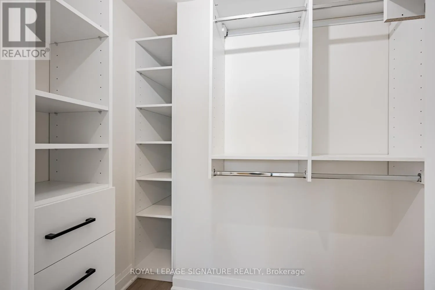 404 - 889 BAY STREET