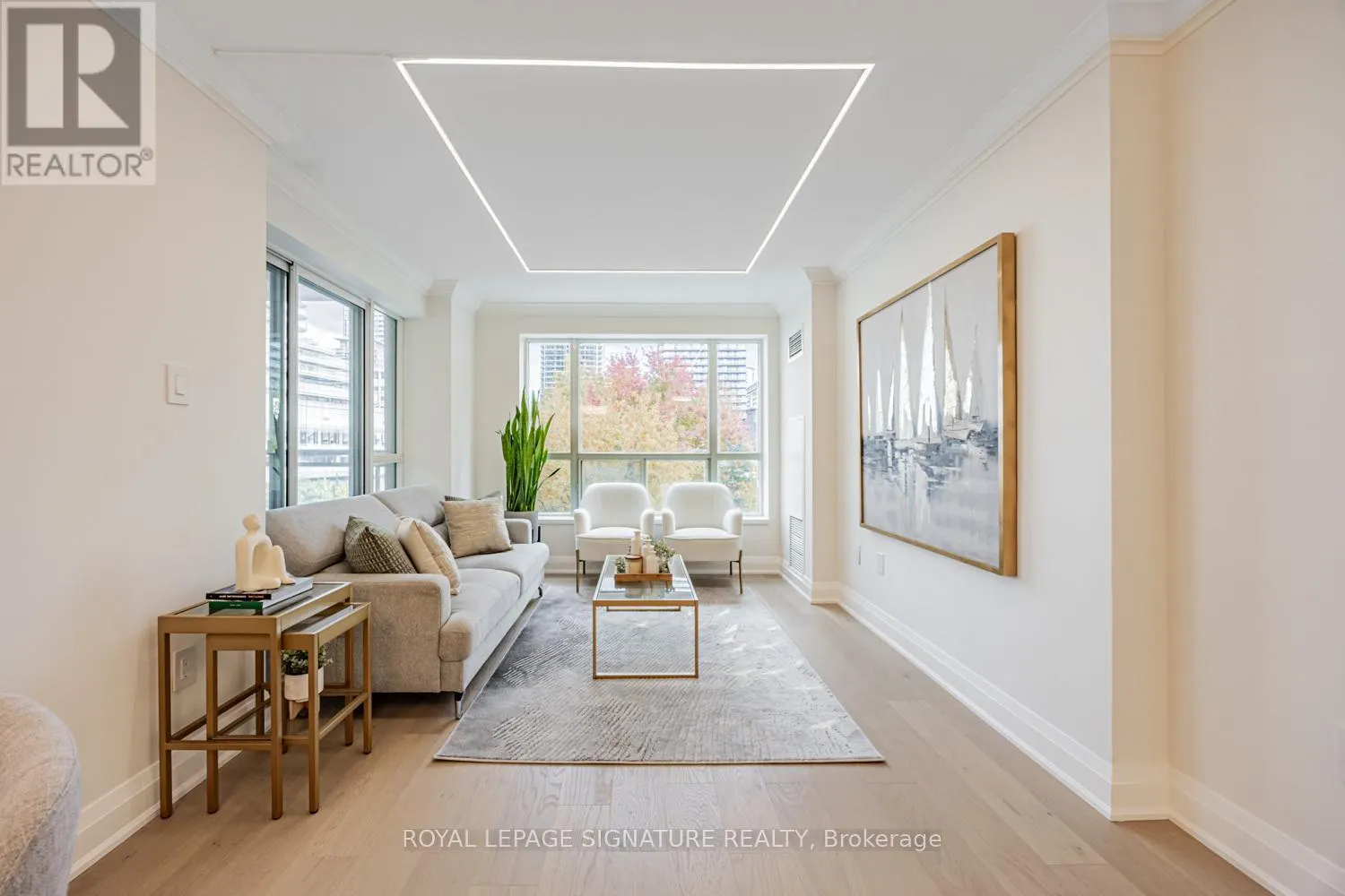 404 - 889 BAY STREET