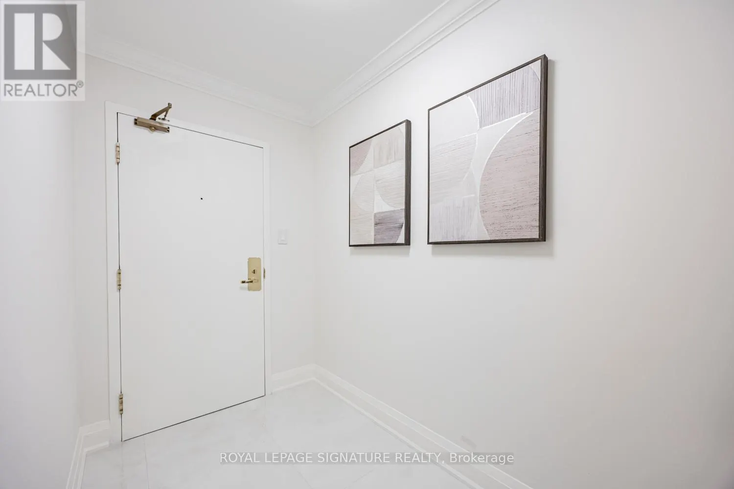 404 - 889 BAY STREET