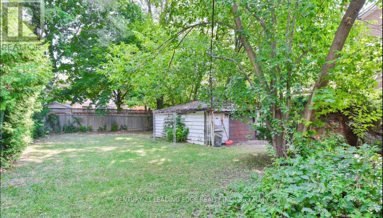 11 COLLINSON BOULEVARD