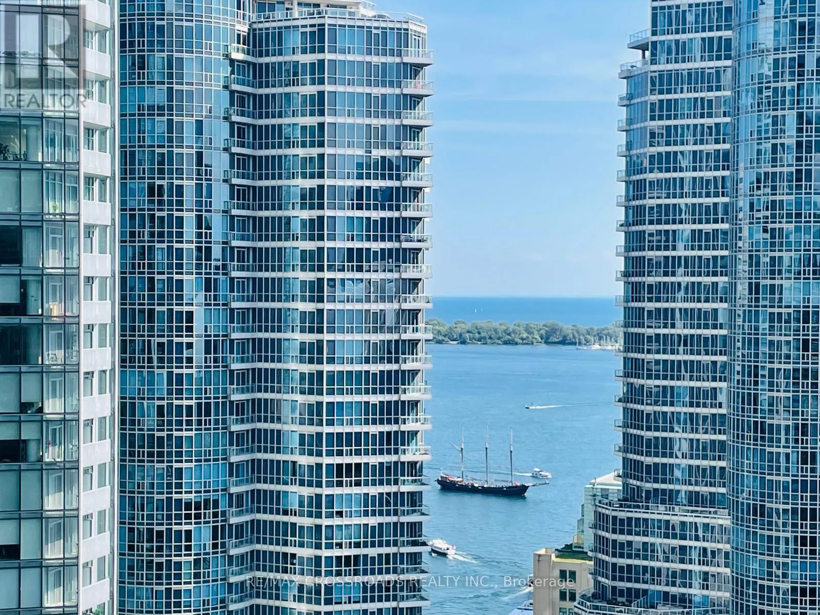 3207 - 19 GRAND TRUNK CRESCENT