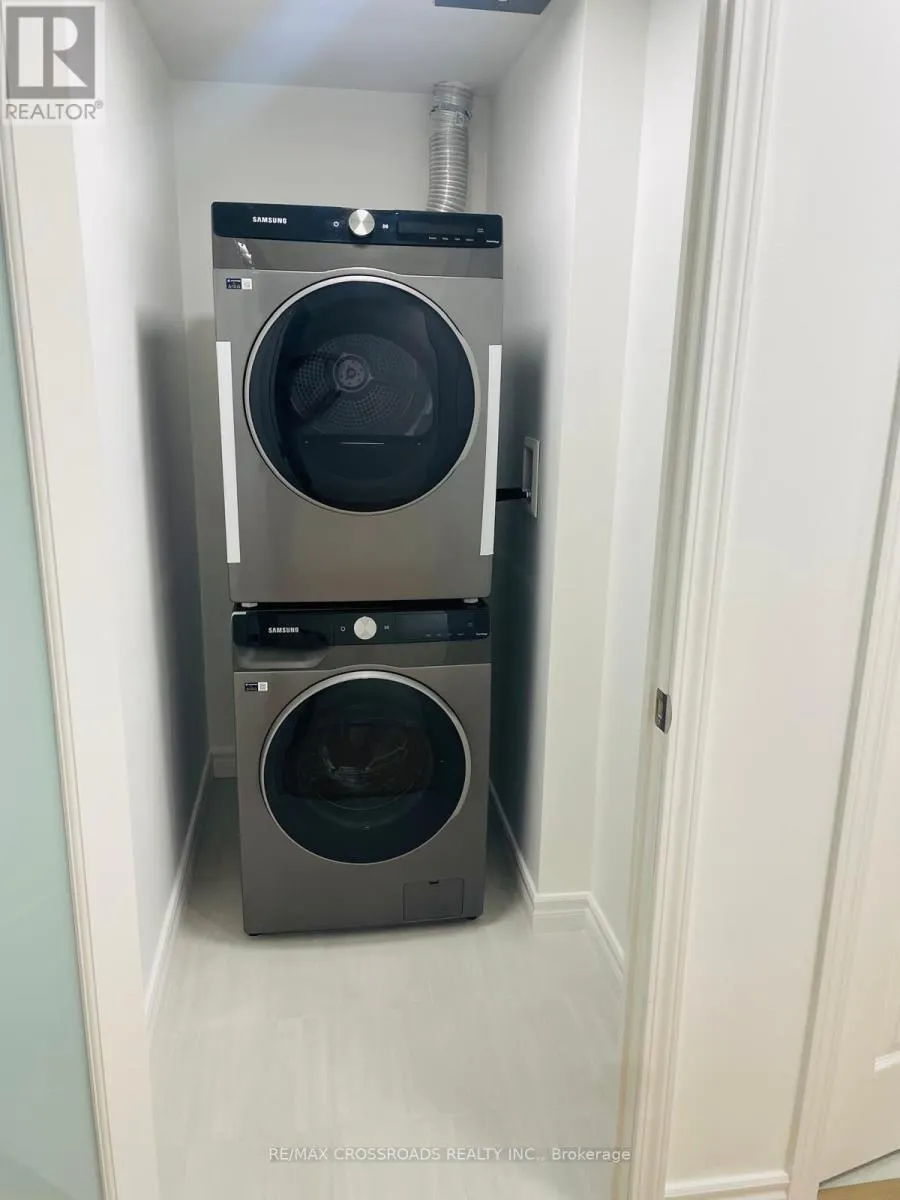 3207 - 19 GRAND TRUNK CRESCENT