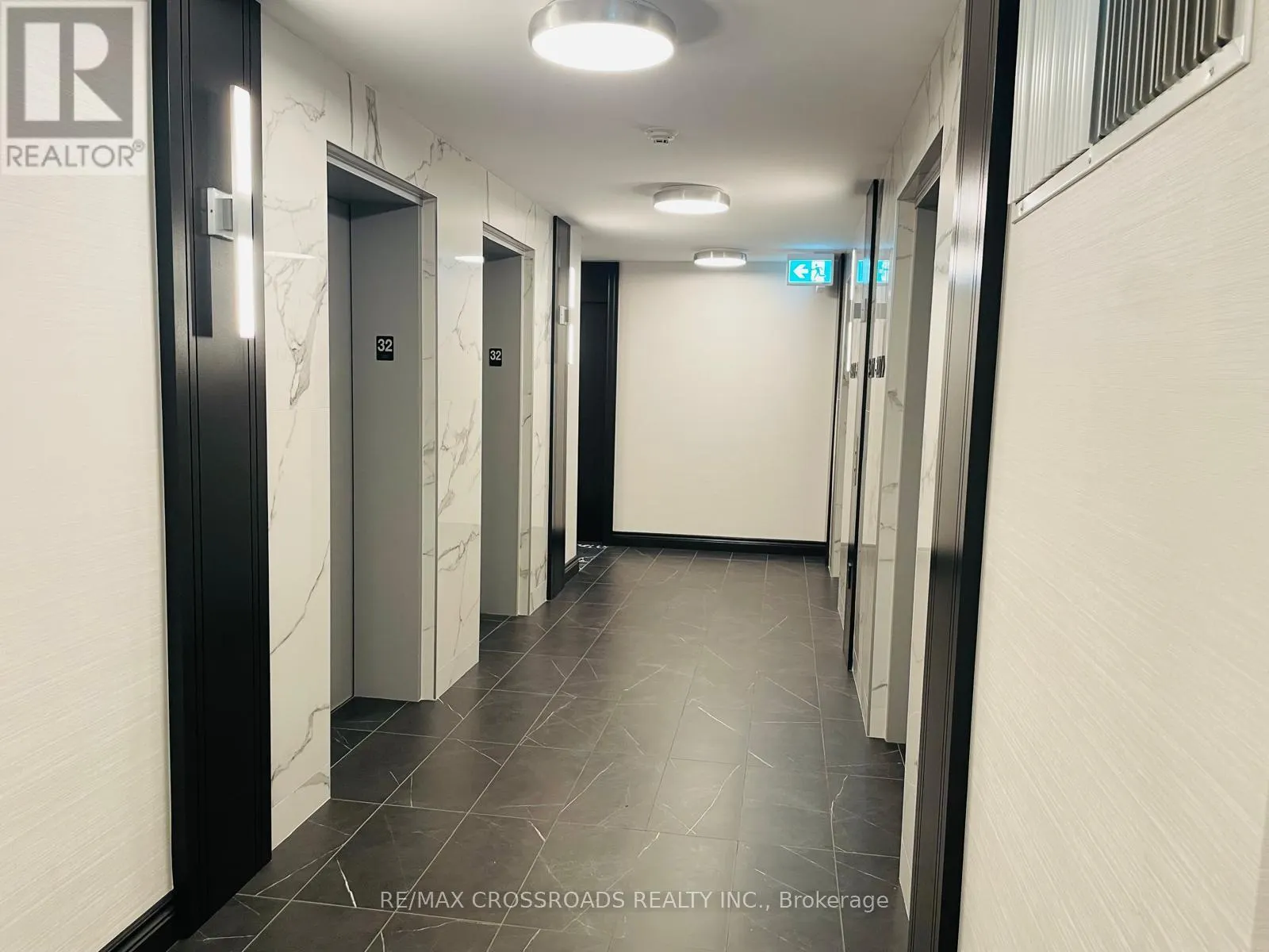 3207 - 19 GRAND TRUNK CRESCENT