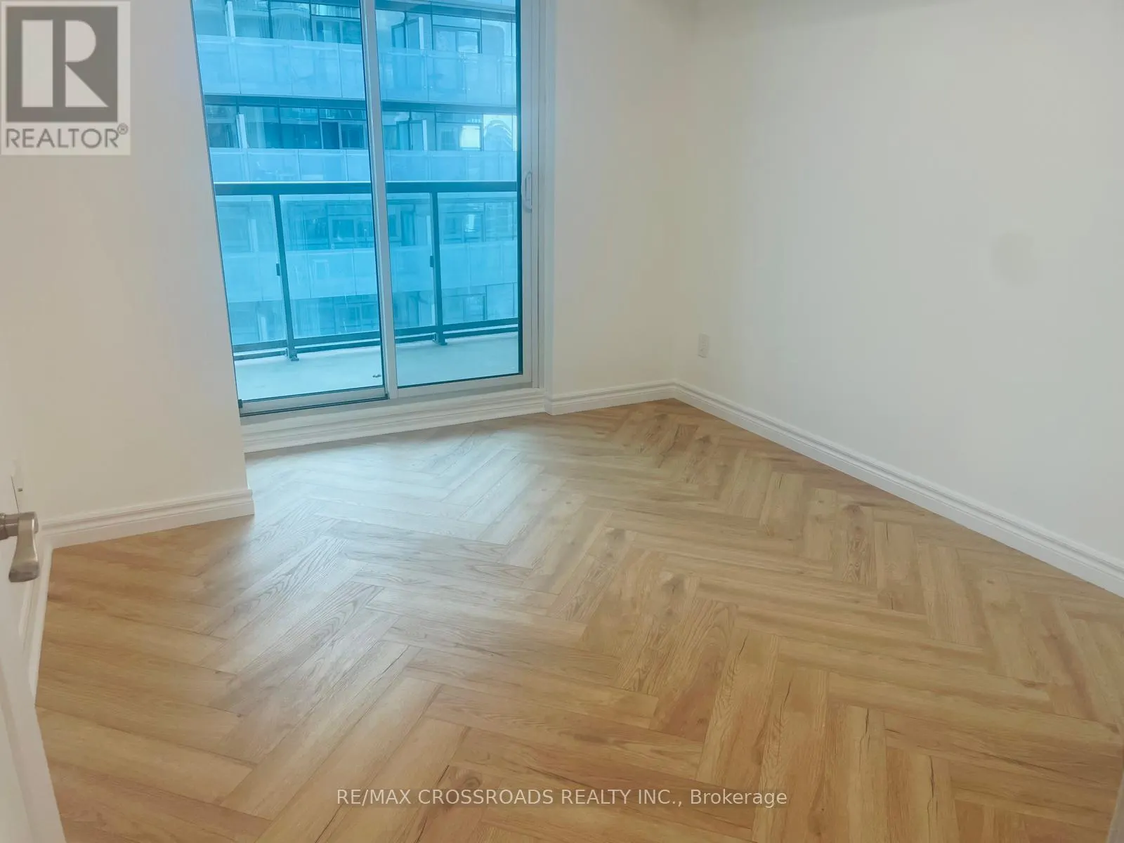 3207 - 19 GRAND TRUNK CRESCENT