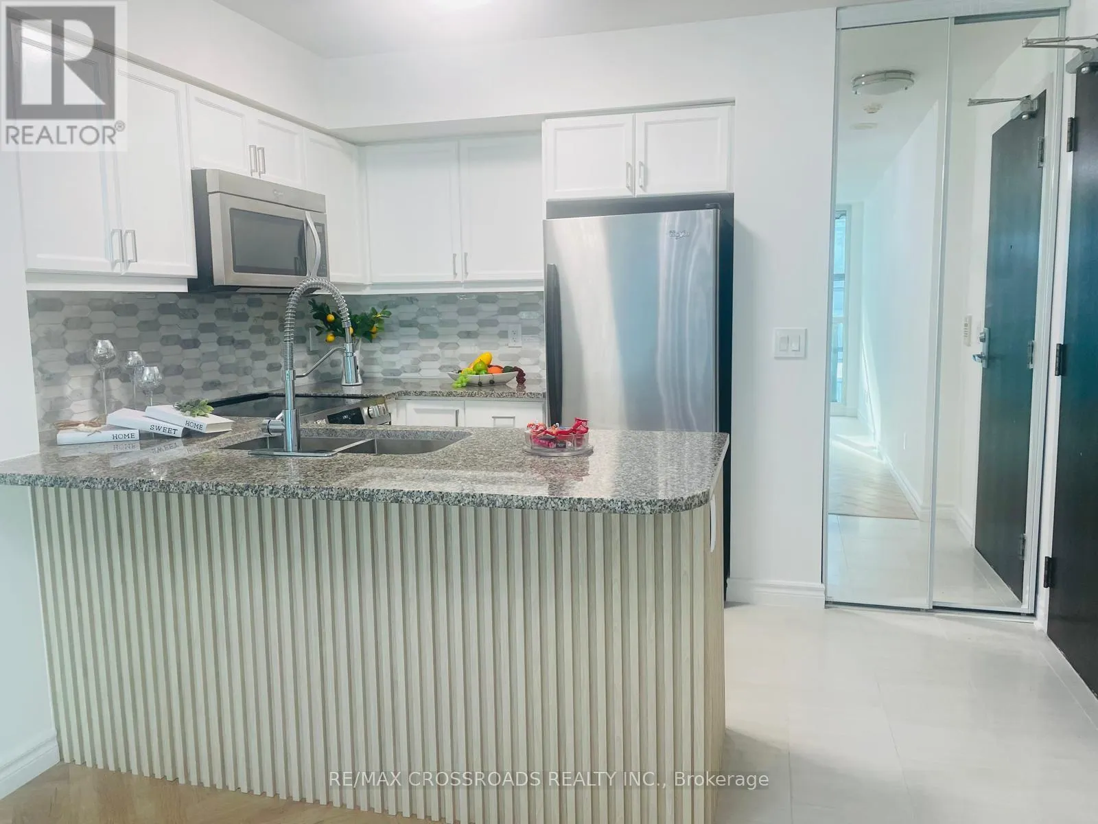 3207 - 19 GRAND TRUNK CRESCENT