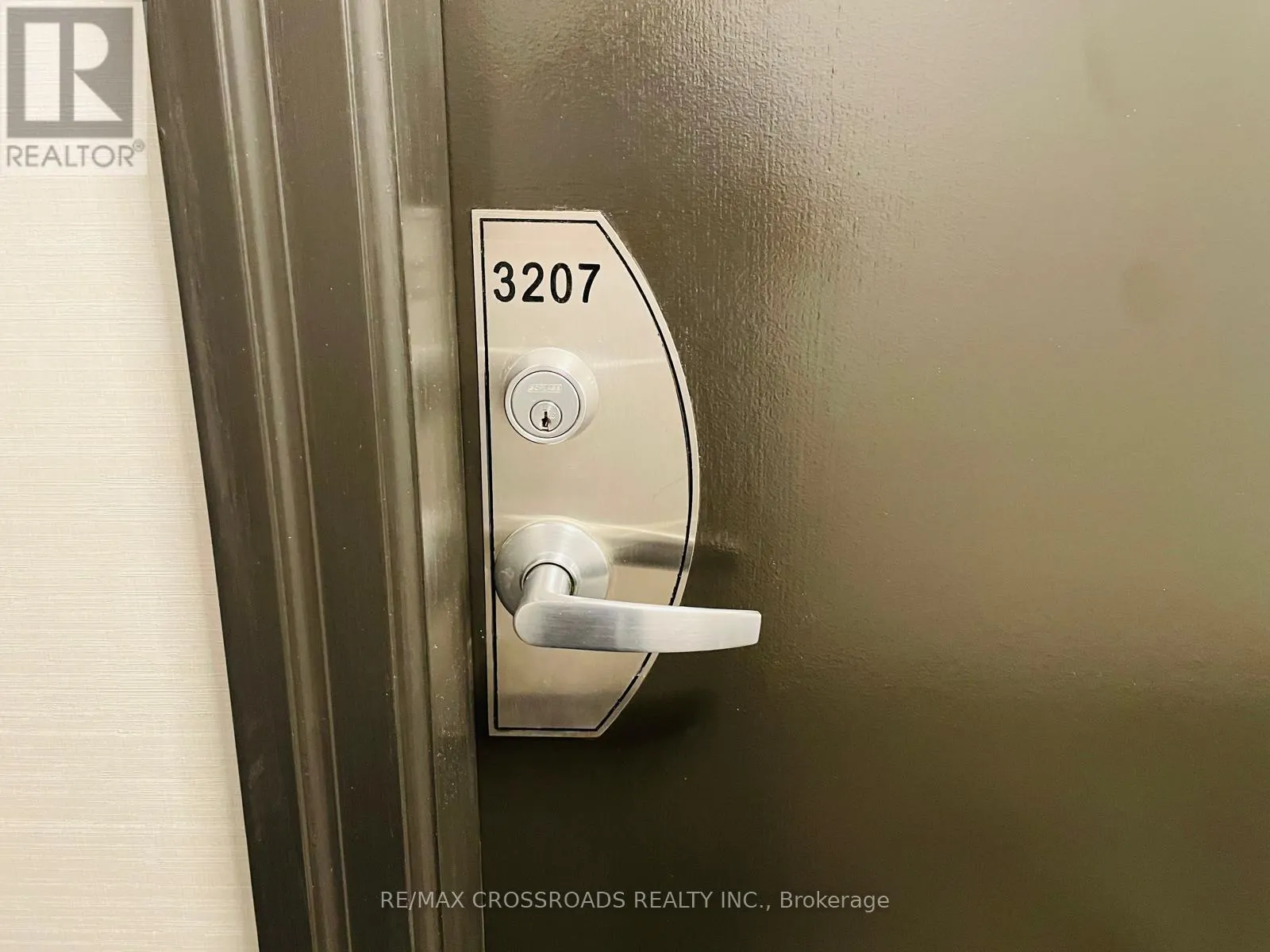 3207 - 19 GRAND TRUNK CRESCENT